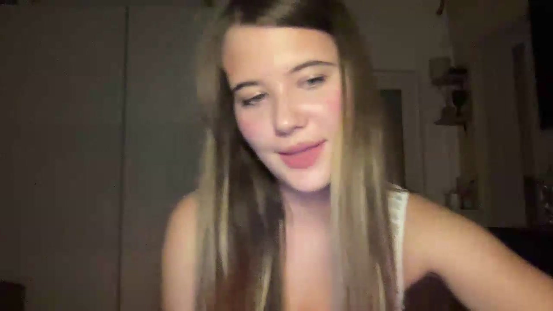 Gallery image thumbnail from Elvira's myfreecams stream on, 09/09/2026, 22:25 image 3 of 20