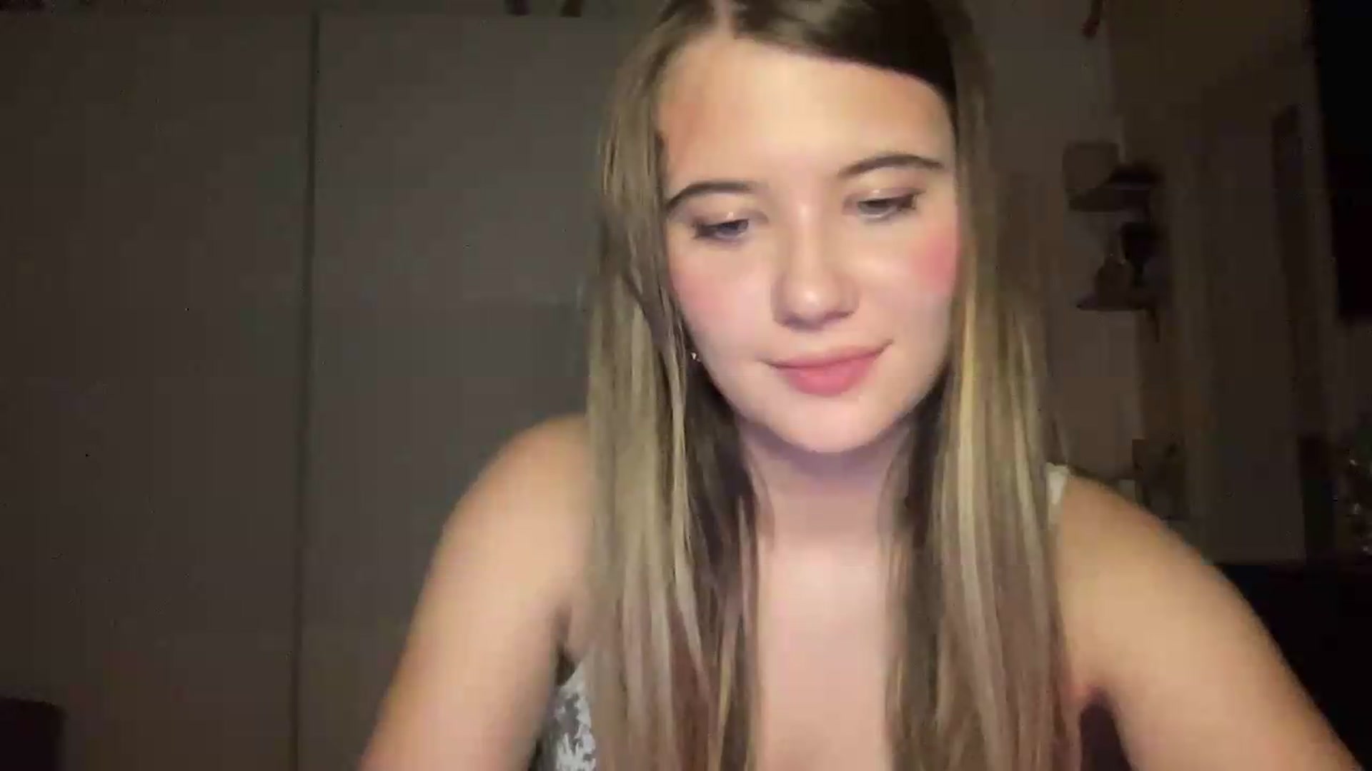 Gallery image thumbnail from Elvira's myfreecams stream on, 09/09/2026, 22:25 image 16 of 20