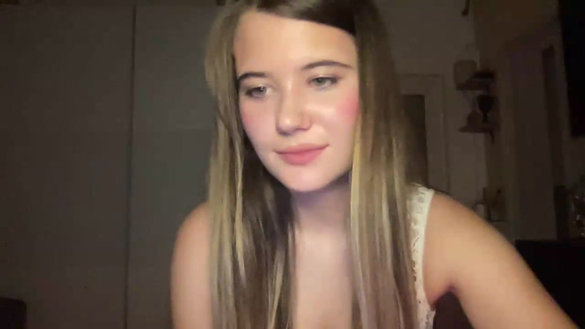 Gallery image thumbnail from Elvira's myfreecams stream on, 09/09/2026, 22:25 image 8 of 20