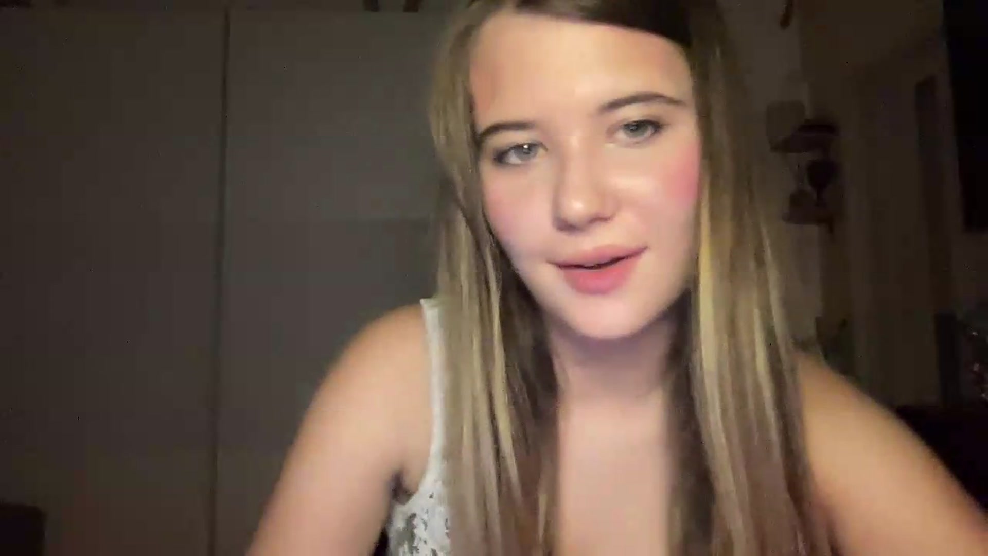 Gallery image thumbnail from Elvira's myfreecams stream on, 09/09/2026, 22:25 image 9 of 20
