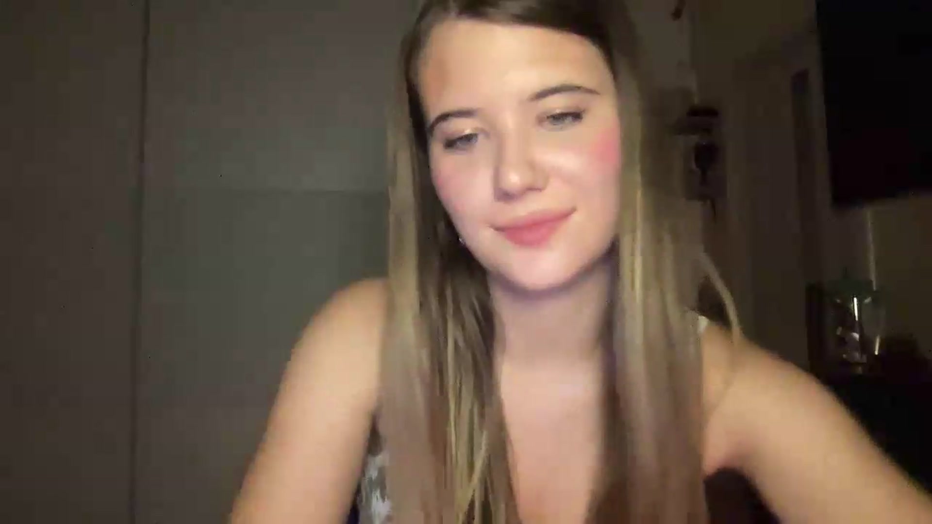 Gallery image thumbnail from Elvira's myfreecams stream on, 09/10/2026, 24:38 image 11 of 20