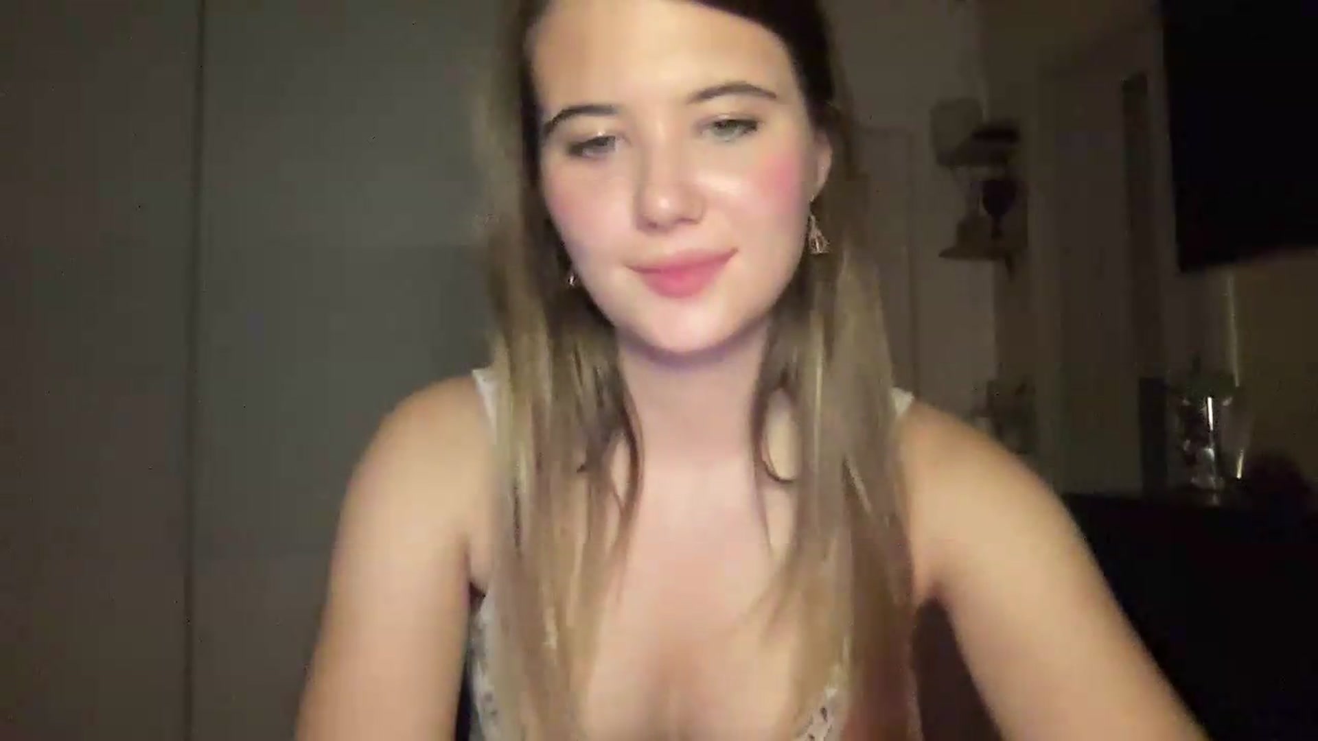 Gallery image thumbnail from Elvira's myfreecams stream on, 09/10/2026, 24:38 image 15 of 20