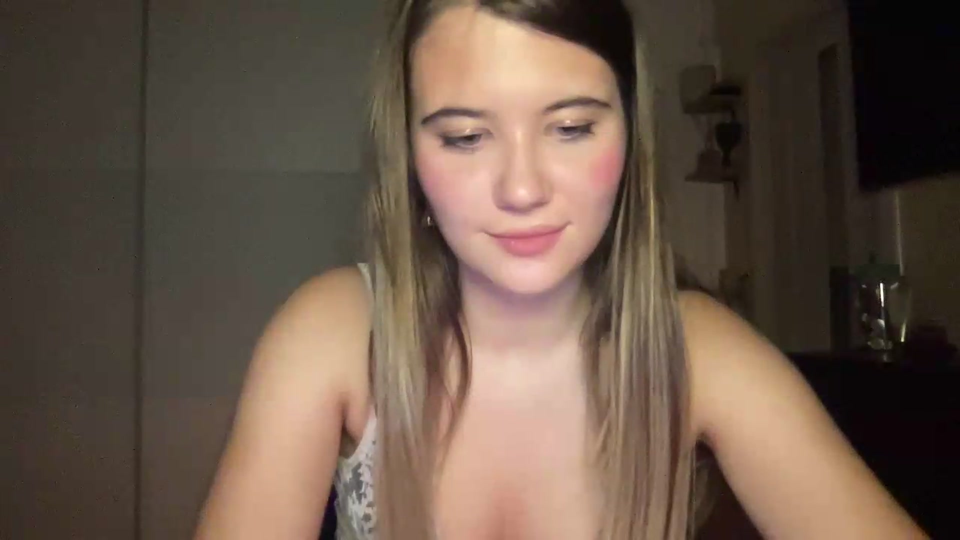 Gallery image thumbnail from Elvira's myfreecams stream on, 09/10/2026, 24:38 image 19 of 20