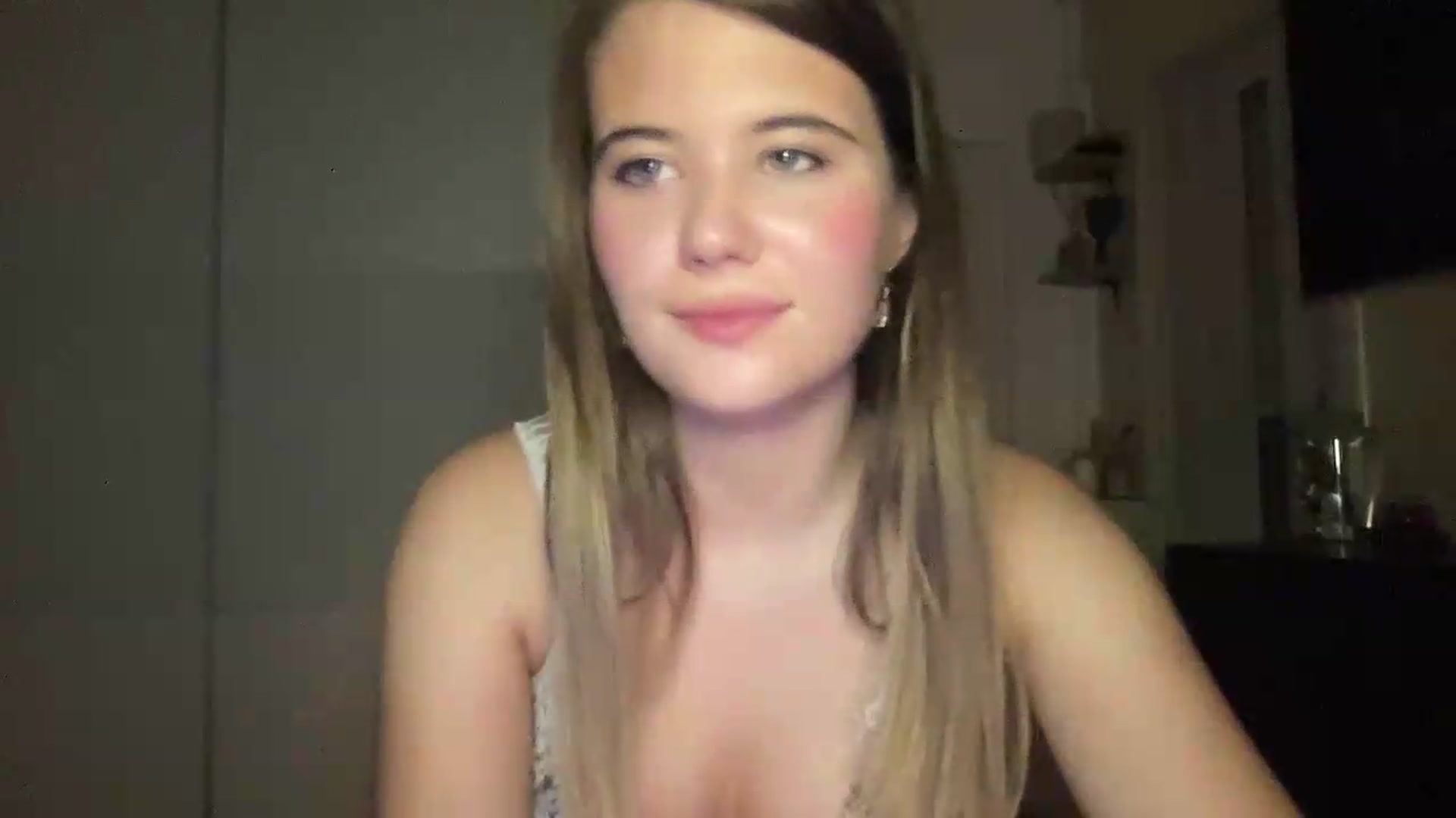 Gallery image thumbnail from Elvira's myfreecams stream on, 09/10/2026, 24:38 image 16 of 20