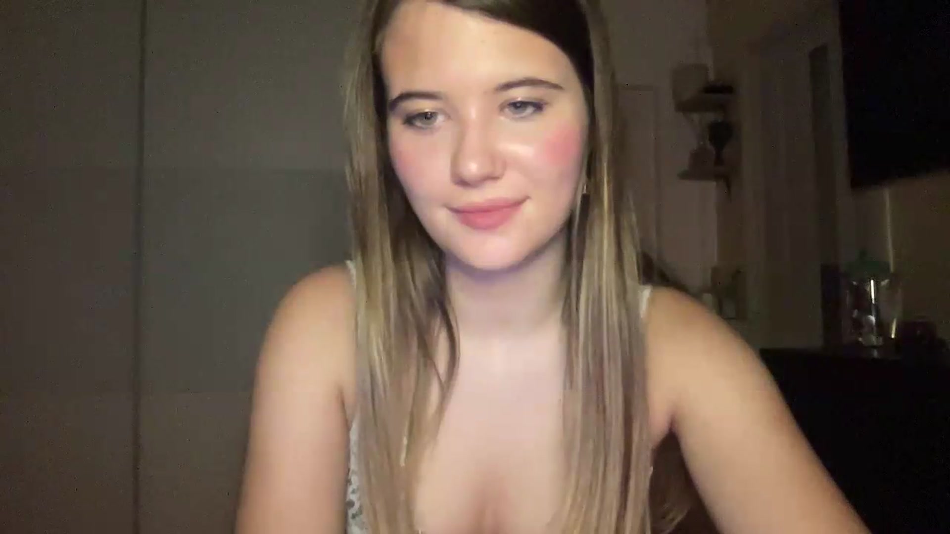 Gallery image thumbnail from Elvira's myfreecams stream on, 09/10/2026, 24:38 image 18 of 20