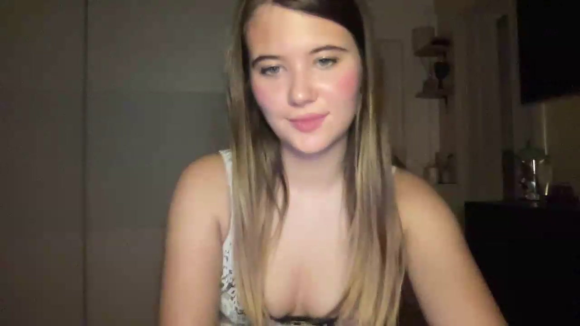 Gallery image thumbnail from Elvira's myfreecams stream on, 09/10/2026, 24:38 image 17 of 20