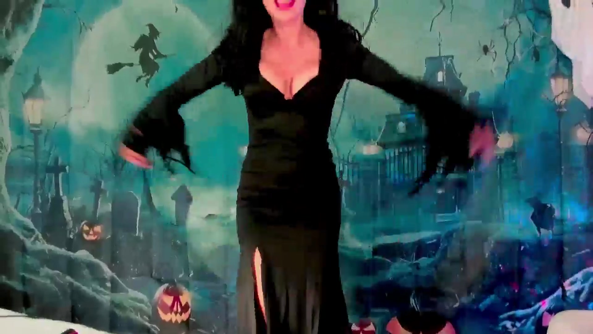Gallery image thumbnail from Elvira_Biatch's myfreecams stream on, 10/27/2024, 01:03 image 12 of 20