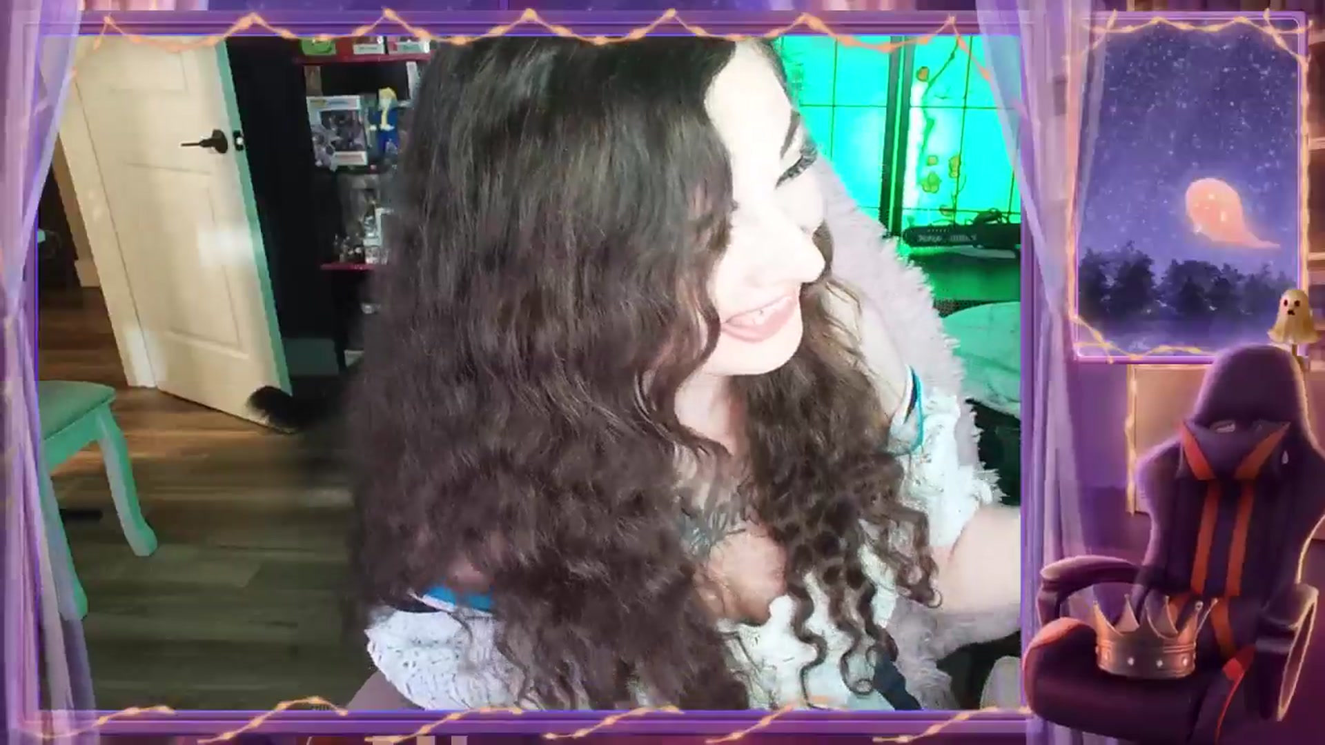 Gallery image thumbnail from Elviraaa's myfreecams stream on, 04/20/2025, 12:05 image 10 of 20
