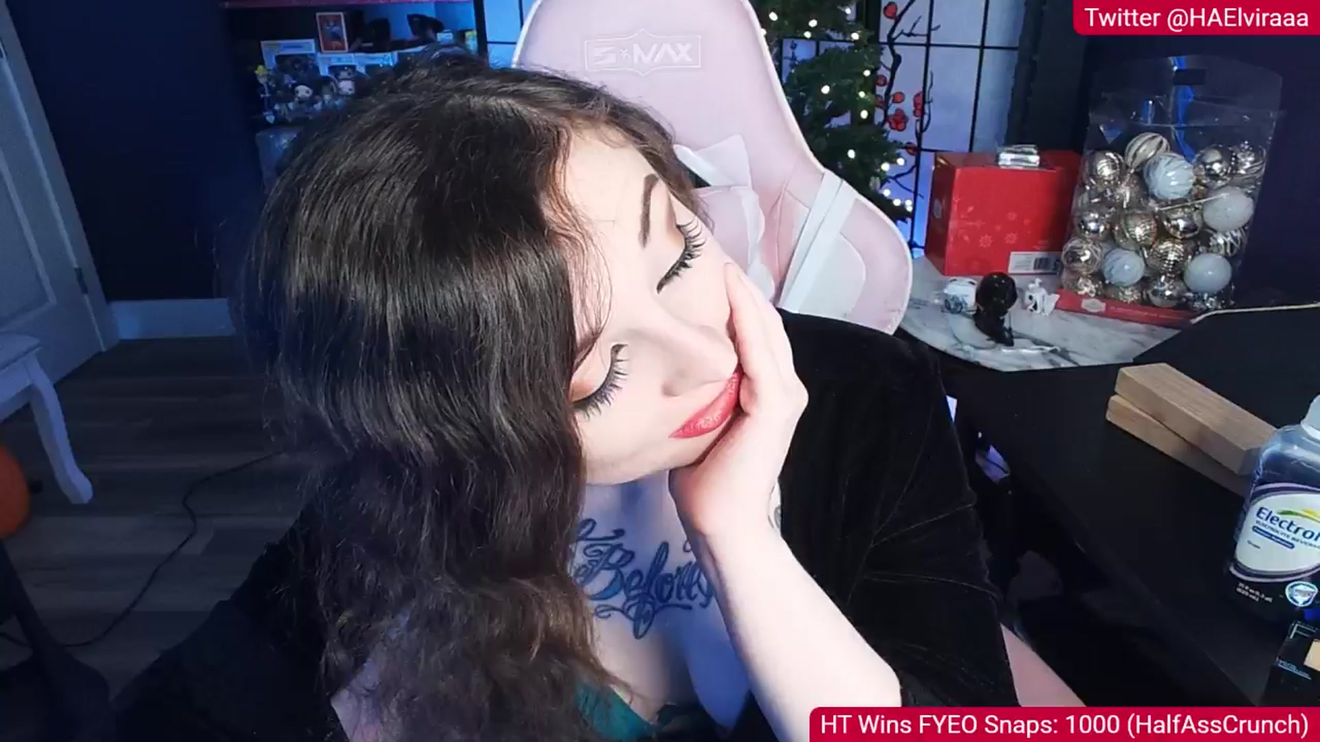 Gallery image thumbnail from Elviraaa's myfreecams stream on, 11/16/2025, 13:07 image 5 of 20