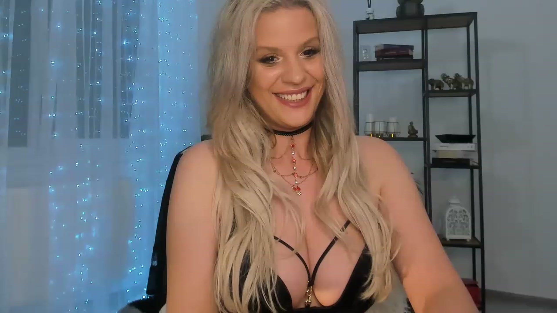 Gallery image thumbnail from ElyUrFutureEx's myfreecams stream on, 06/26/2023, 24:03 image 19 of 20
