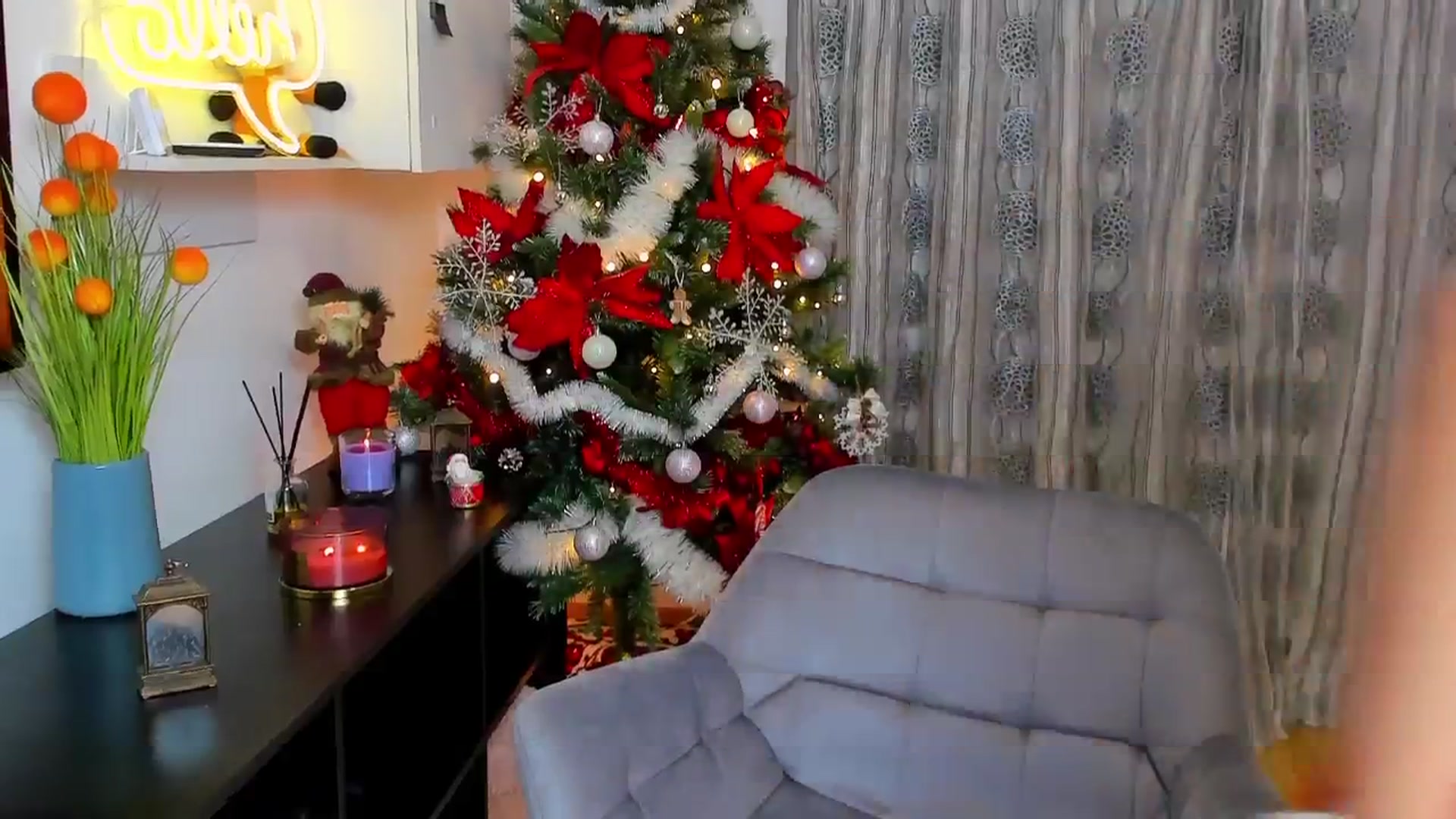 Gallery image thumbnail from Elyaana's myfreecams stream on, 12/25/2025, 19:37 image 2 of 20