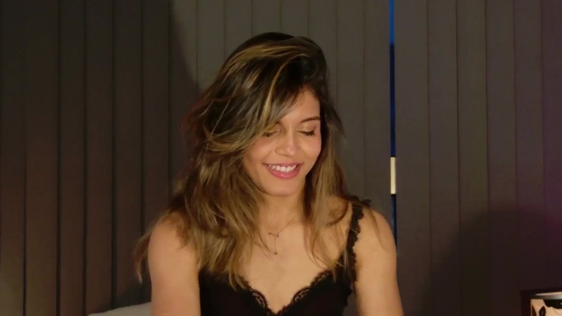 Gallery image thumbnail from Elyse's myfreecams stream on, 03/14/2026, 17:21 image 16 of 20