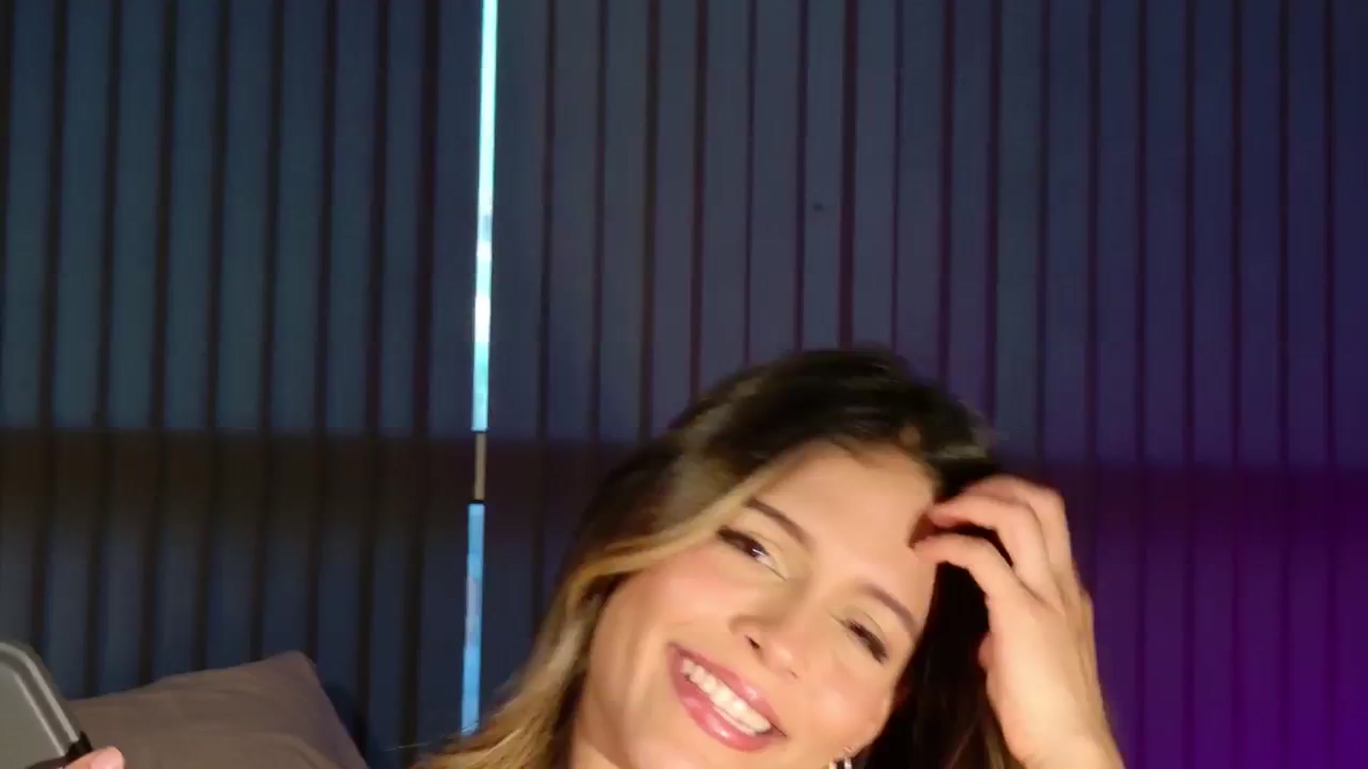 Gallery image thumbnail from Elyse's myfreecams stream on, 03/15/2026, 16:42 image 17 of 20