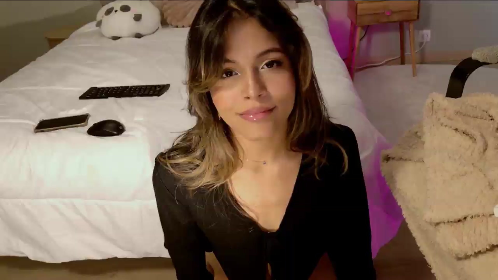 Gallery image thumbnail from Elyse's myfreecams stream on, 05/15/2026, 13:17 image 13 of 20