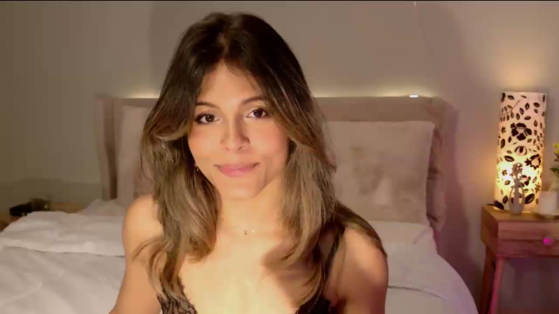Gallery image thumbnail from Elyse's myfreecams stream on, 05/17/2026, 12:25 image 5 of 20