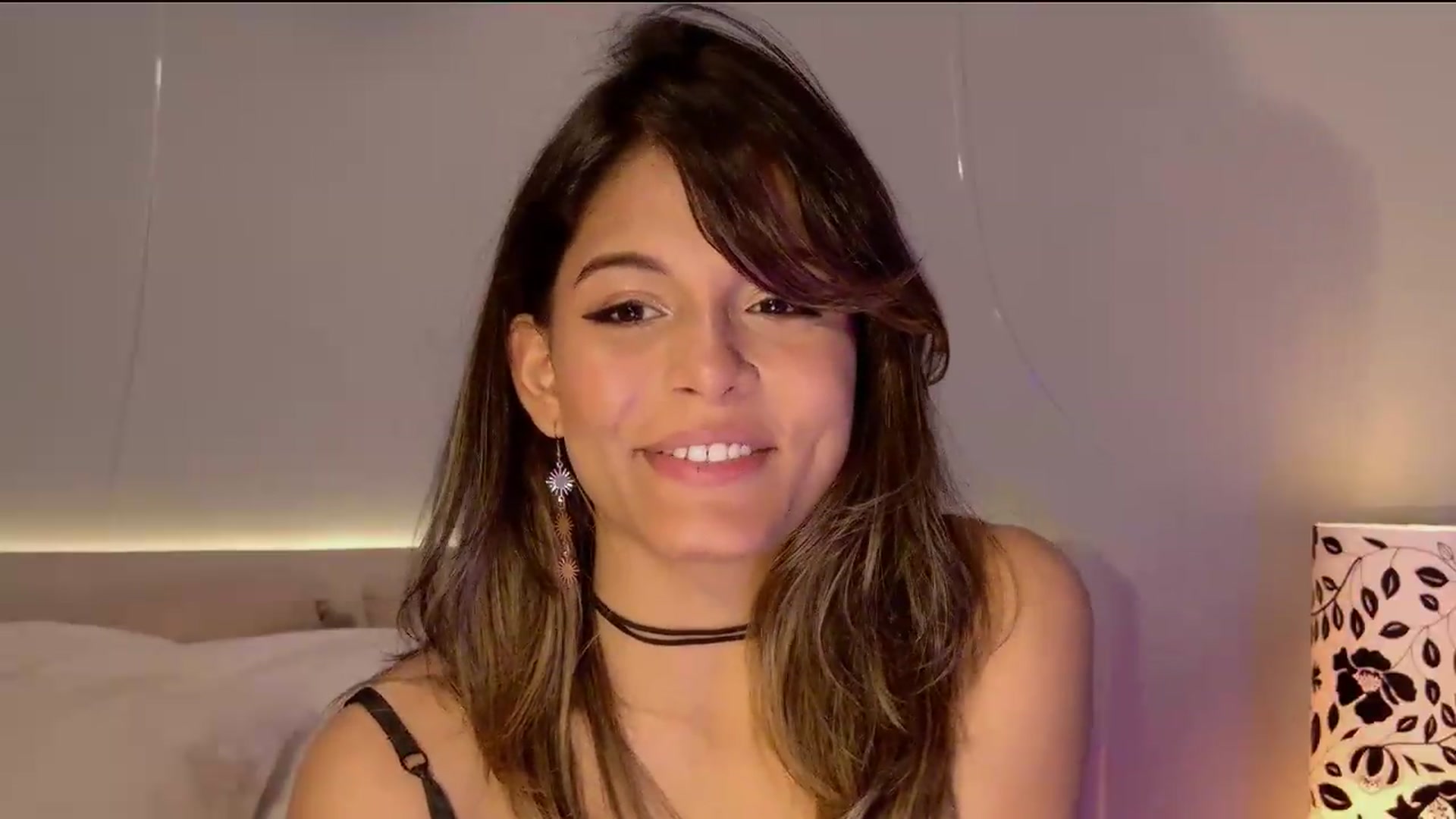 Gallery image thumbnail from Elyse's myfreecams stream on, 05/19/2026, 09:16 image 9 of 20