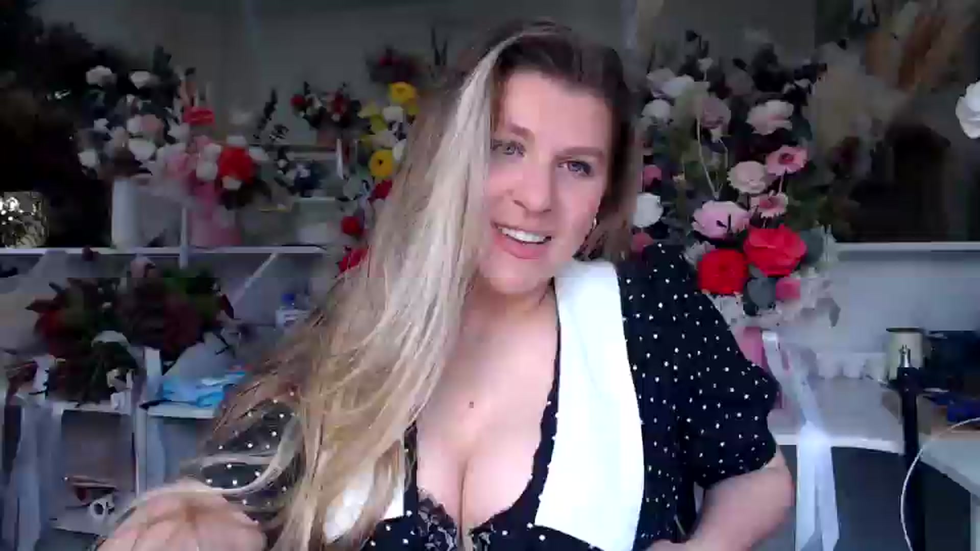Gallery image thumbnail from Elysera's myfreecams stream on, 09/15/2025, 09:30 image 10 of 20