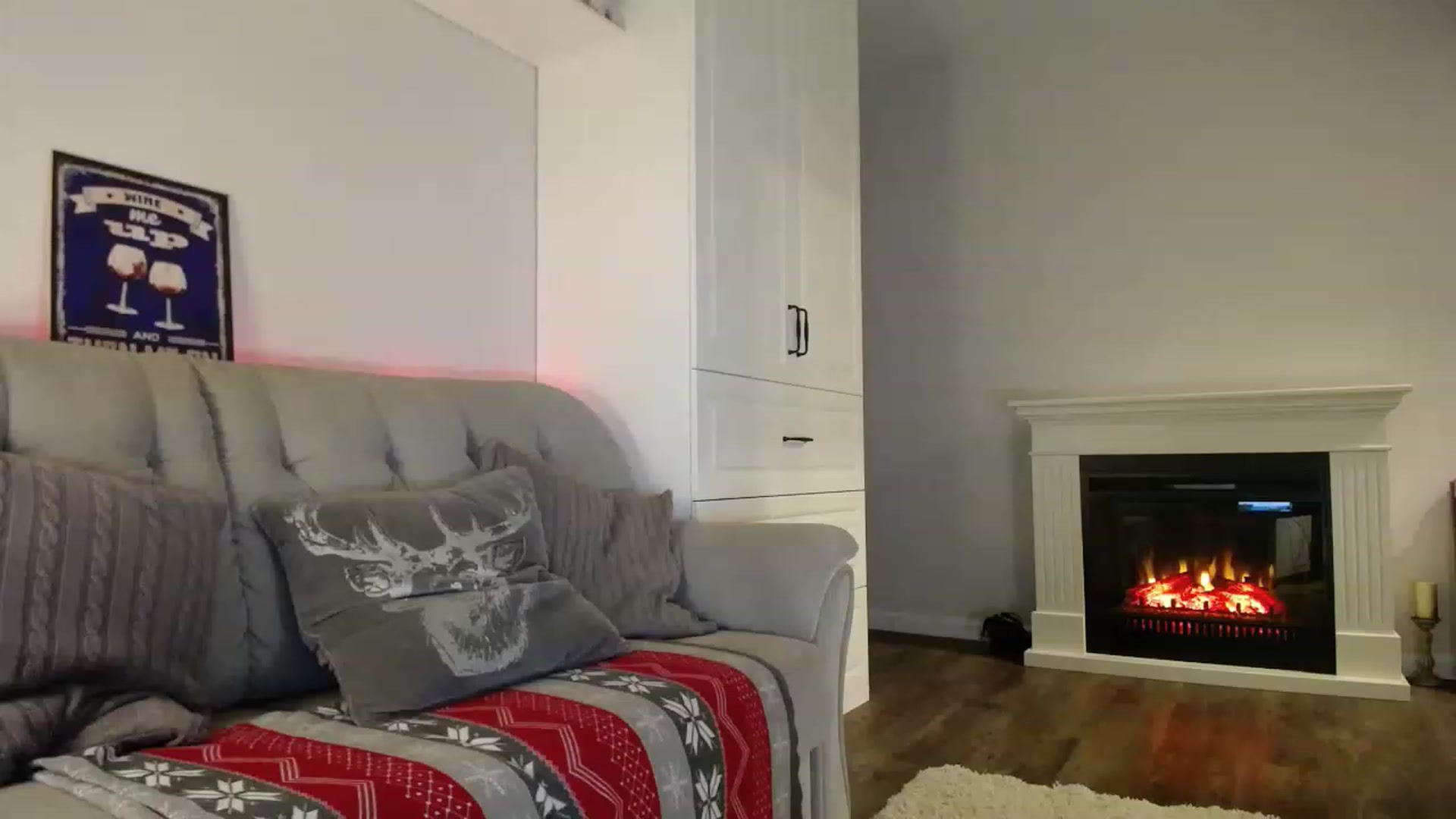 Gallery image thumbnail from Elysewine's myfreecams stream on, 12/03/2022, 09:10 image 7 of 20
