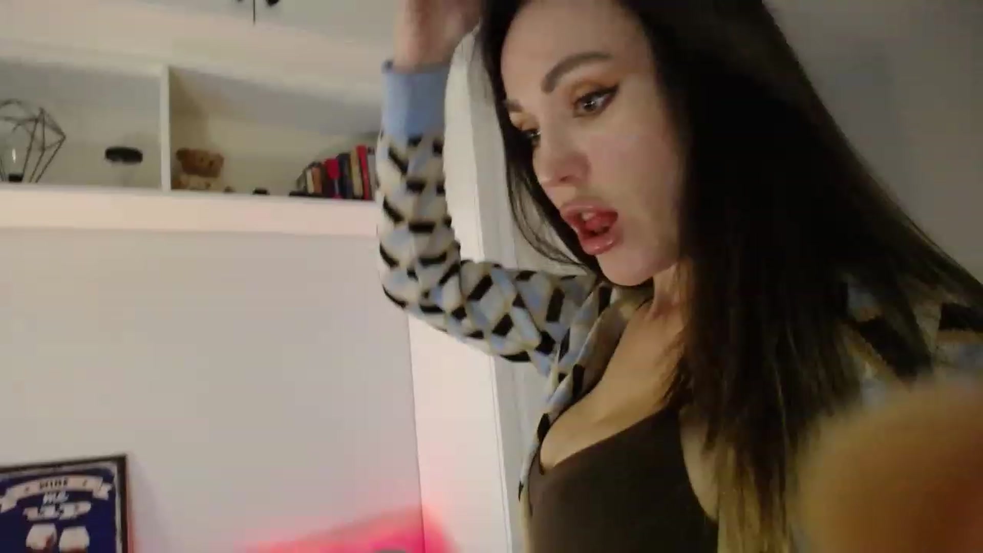 Gallery image thumbnail from Elysewine's myfreecams stream on, 12/04/2022, 04:08 image 9 of 20