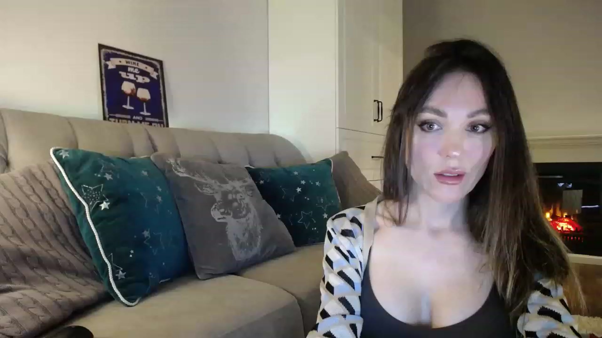 Gallery image thumbnail from Elysewine's myfreecams stream on, 12/04/2022, 04:08 image 1 of 20