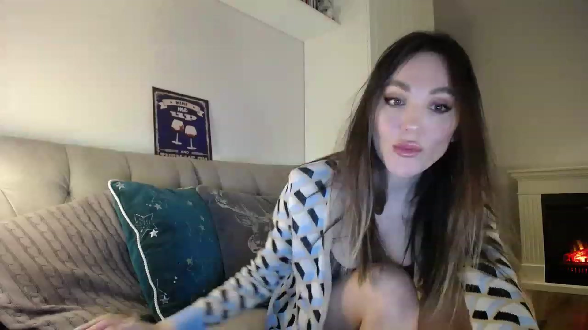 Gallery image thumbnail from Elysewine's myfreecams stream on, 12/04/2022, 04:08 image 5 of 20