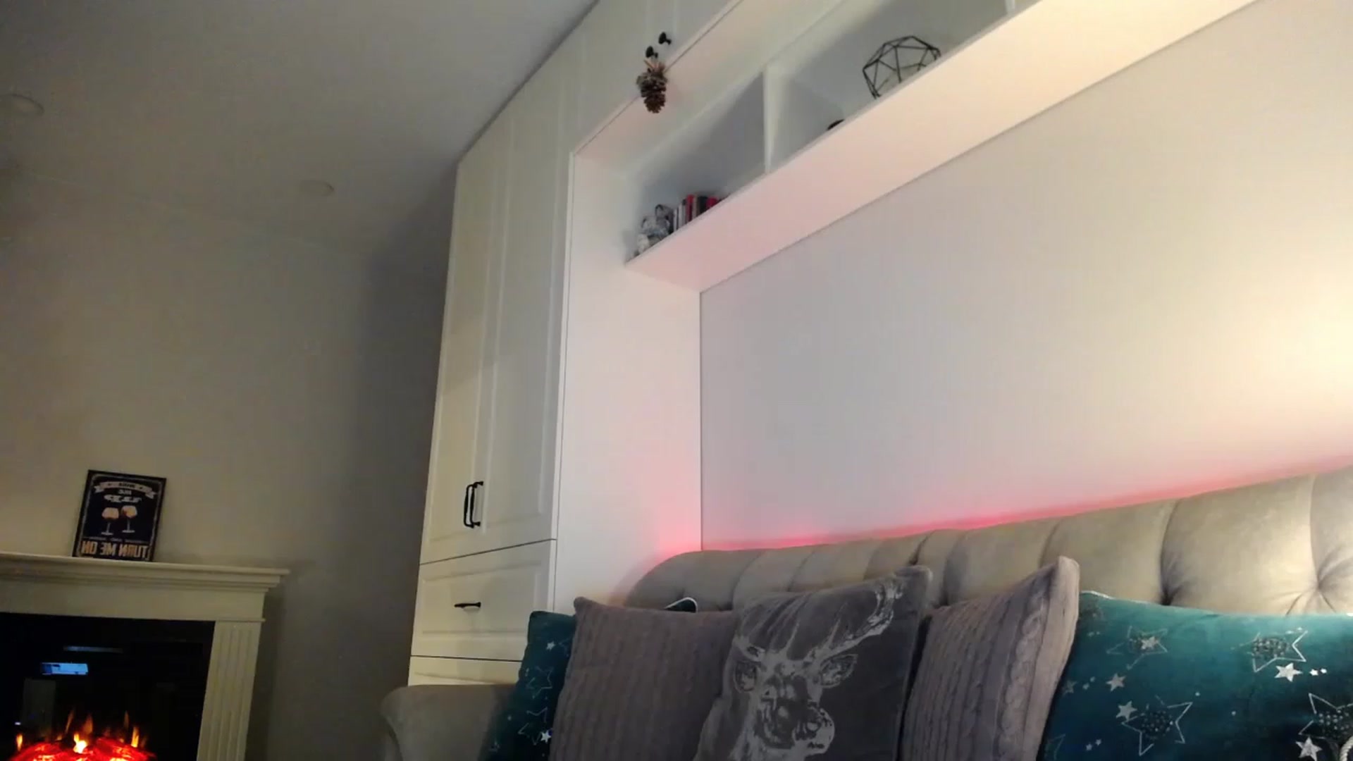 Gallery image thumbnail from Elysewine's myfreecams stream on, 12/10/2022, 04:07 image 7 of 20