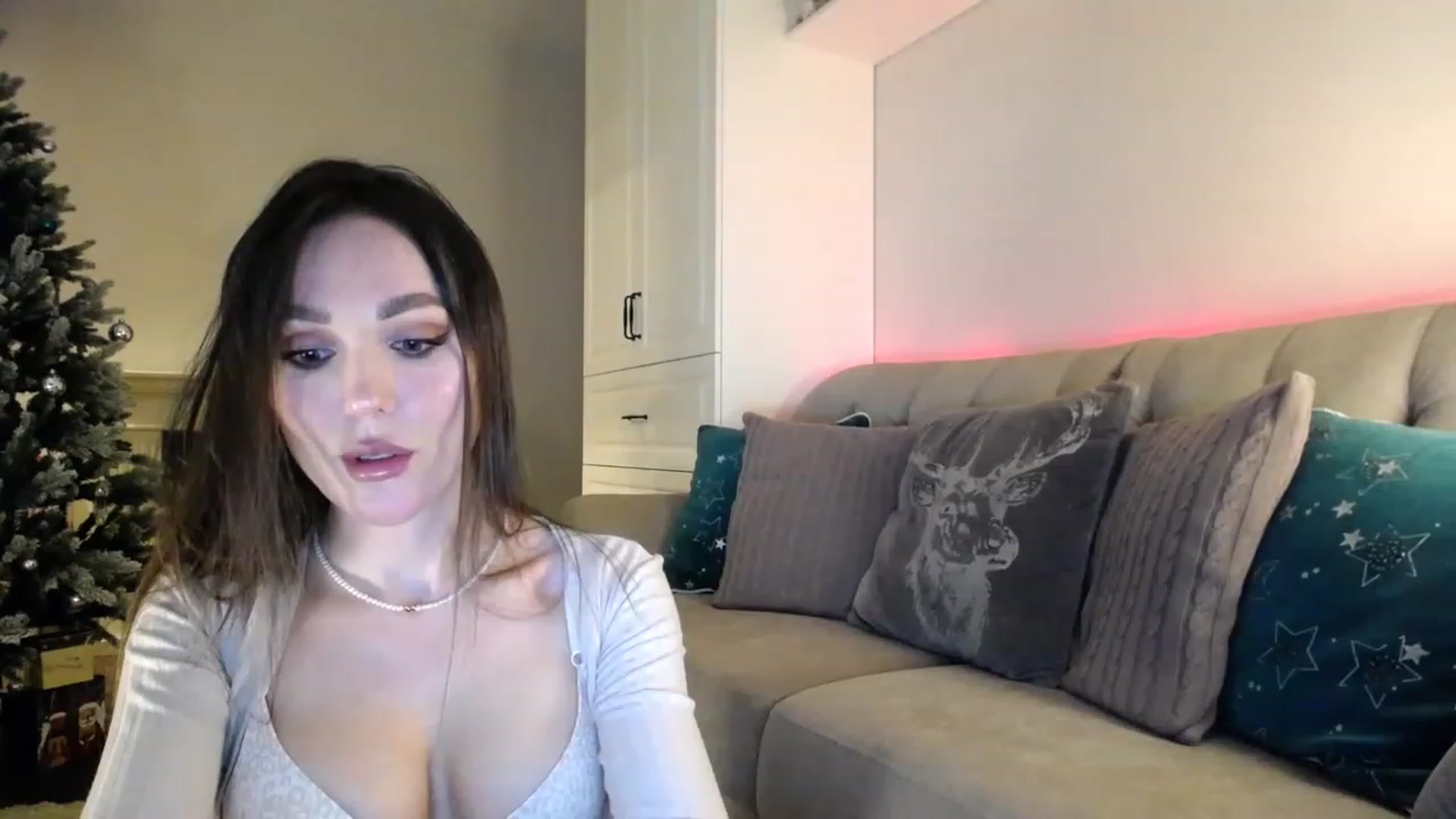 Gallery image thumbnail from Elysewine's myfreecams stream on, 12/10/2022, 04:07 image 13 of 20