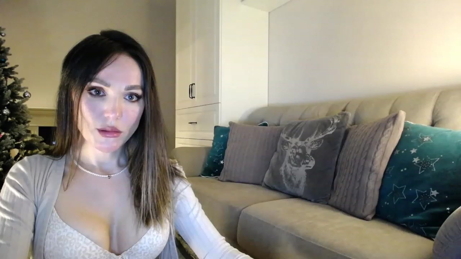 Gallery image thumbnail from Elysewine's myfreecams stream on, 12/10/2022, 04:38 image 17 of 20