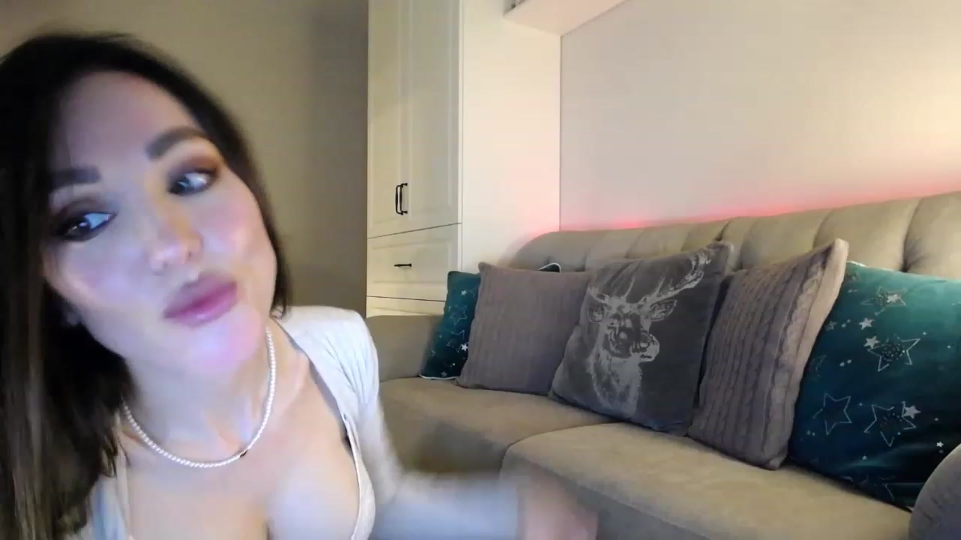 Gallery image thumbnail from Elysewine's myfreecams stream on, 12/10/2022, 04:38 image 13 of 20