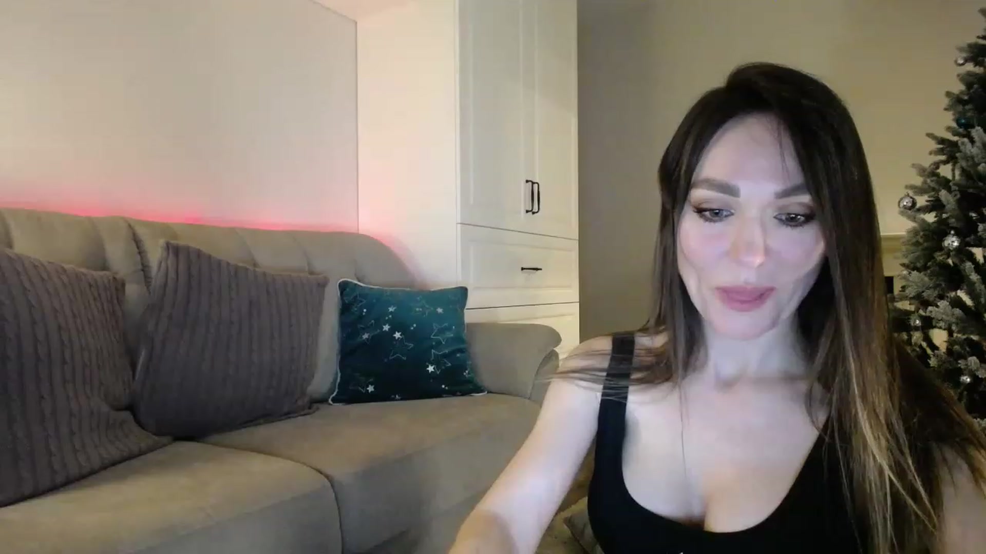 Gallery image thumbnail from Elysewine's myfreecams stream on, 12/11/2022, 06:58 image 10 of 20