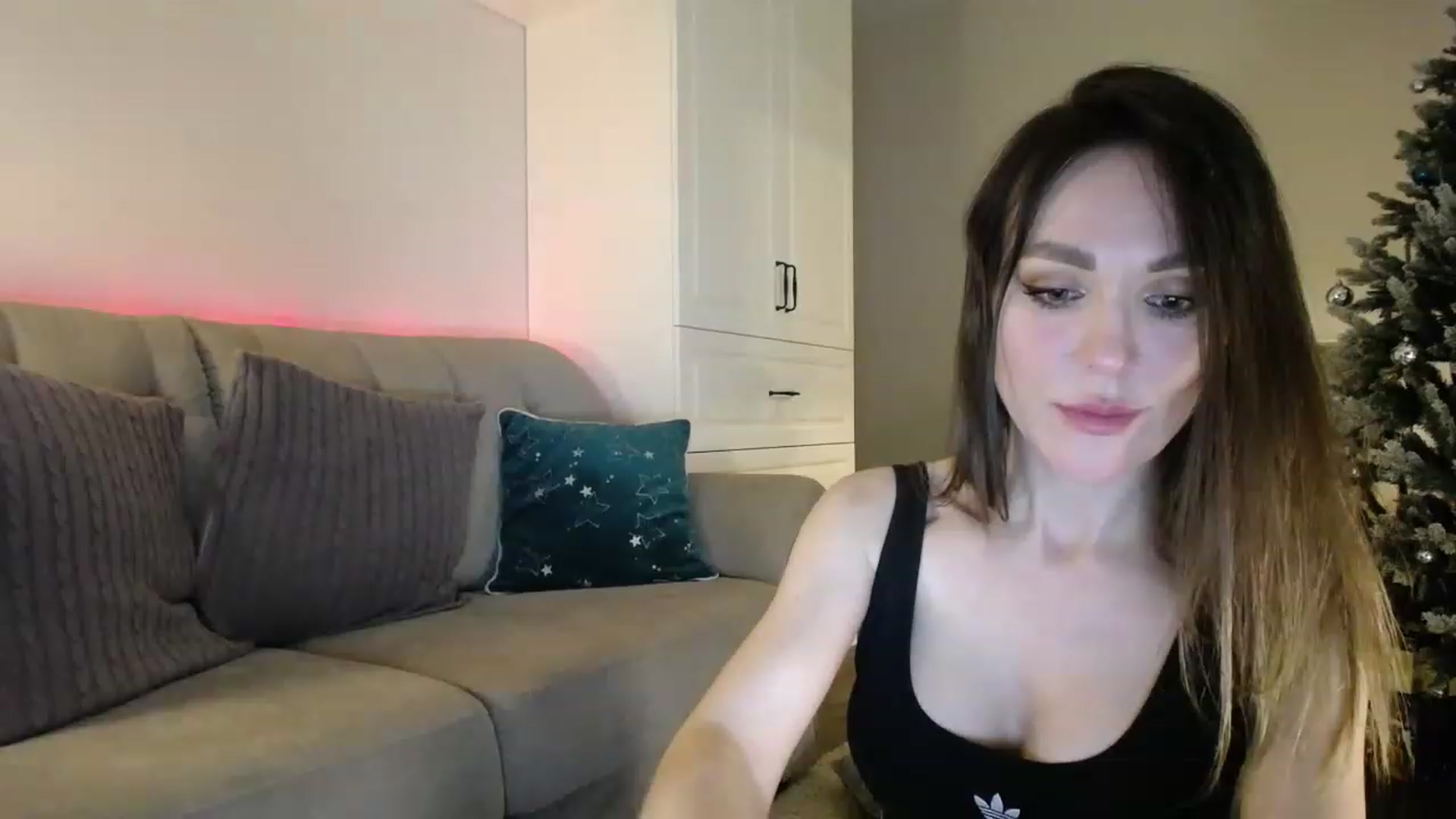 Gallery image thumbnail from Elysewine's myfreecams stream on, 12/11/2022, 06:58 image 3 of 20