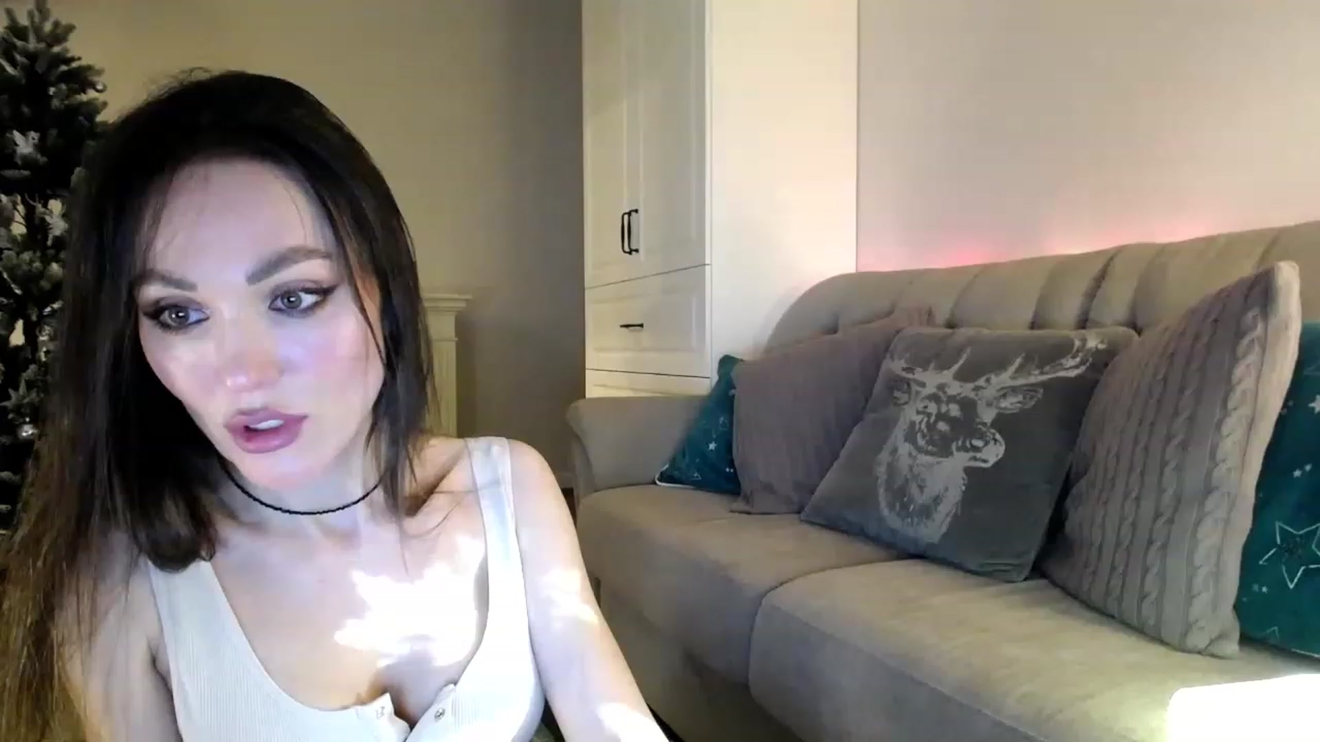 Gallery image thumbnail from Elysewine's myfreecams stream on, 12/17/2022, 06:05 image 17 of 20