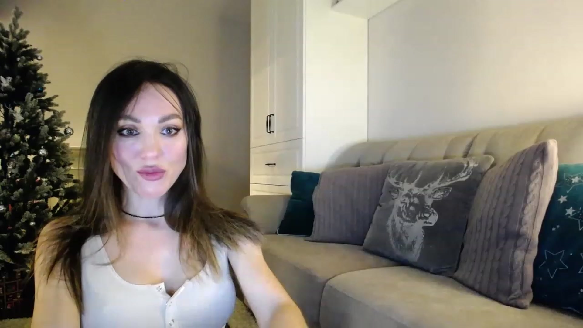 Gallery image thumbnail from Elysewine's myfreecams stream on, 12/17/2022, 06:05 image 12 of 20