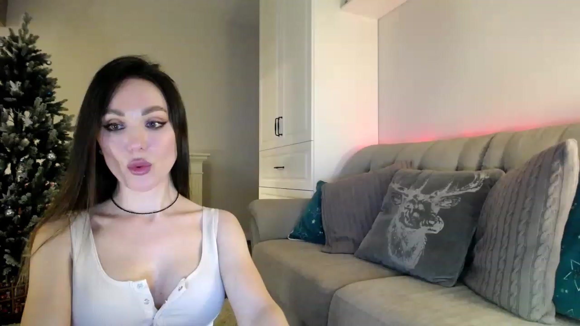 Gallery image thumbnail from Elysewine's myfreecams stream on, 12/17/2022, 06:05 image 19 of 20