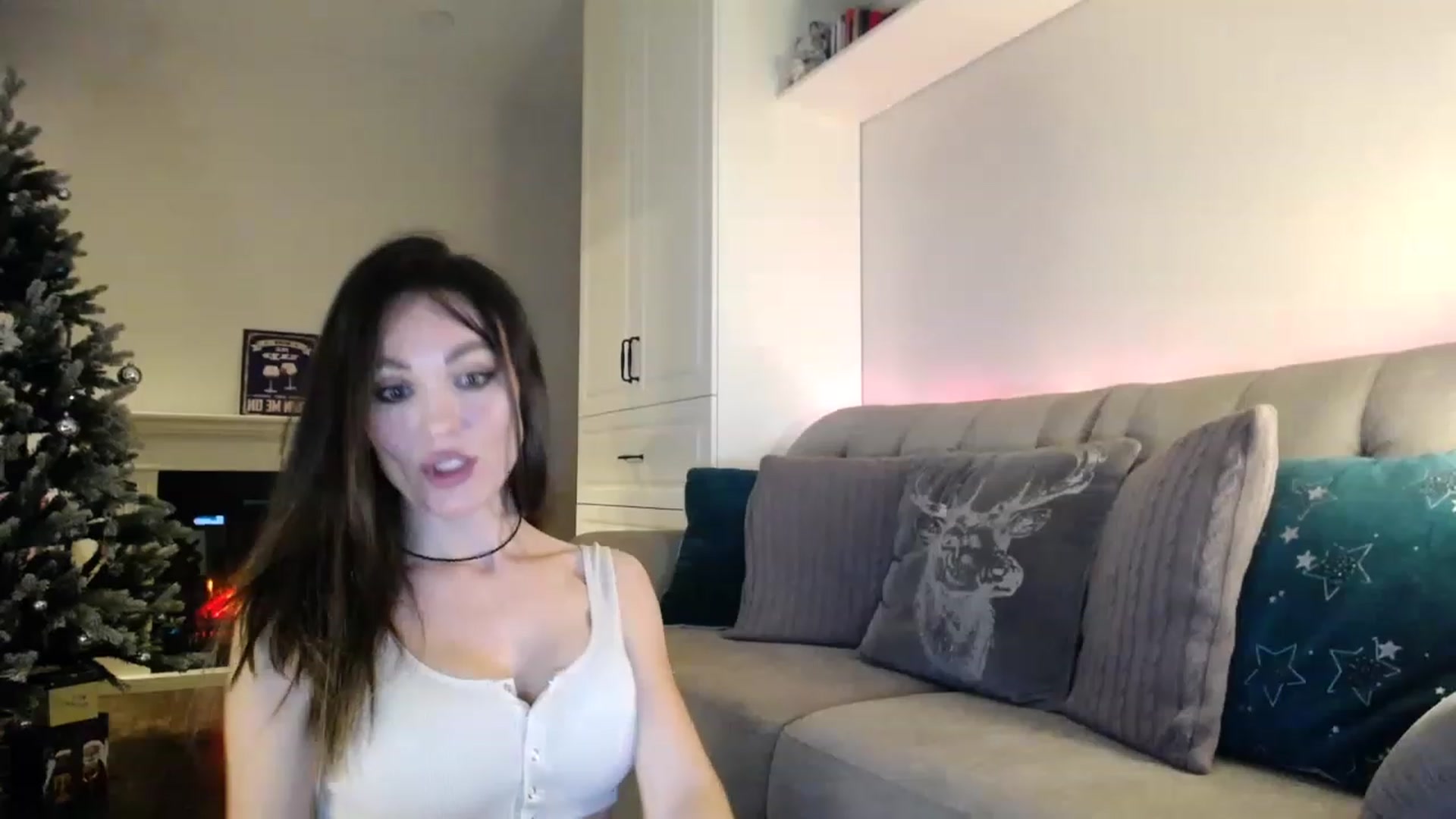 Gallery image thumbnail from Elysewine's myfreecams stream on, 12/17/2022, 06:05 image 3 of 20