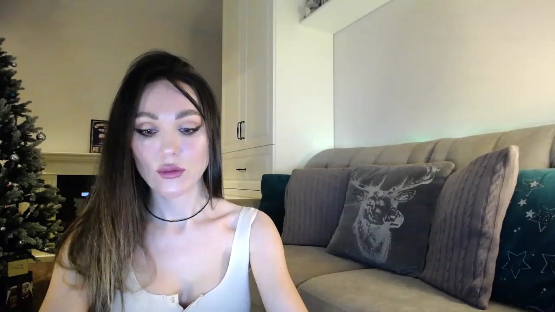 Gallery image thumbnail from Elysewine's myfreecams stream on, 12/17/2022, 06:05 image 1 of 20