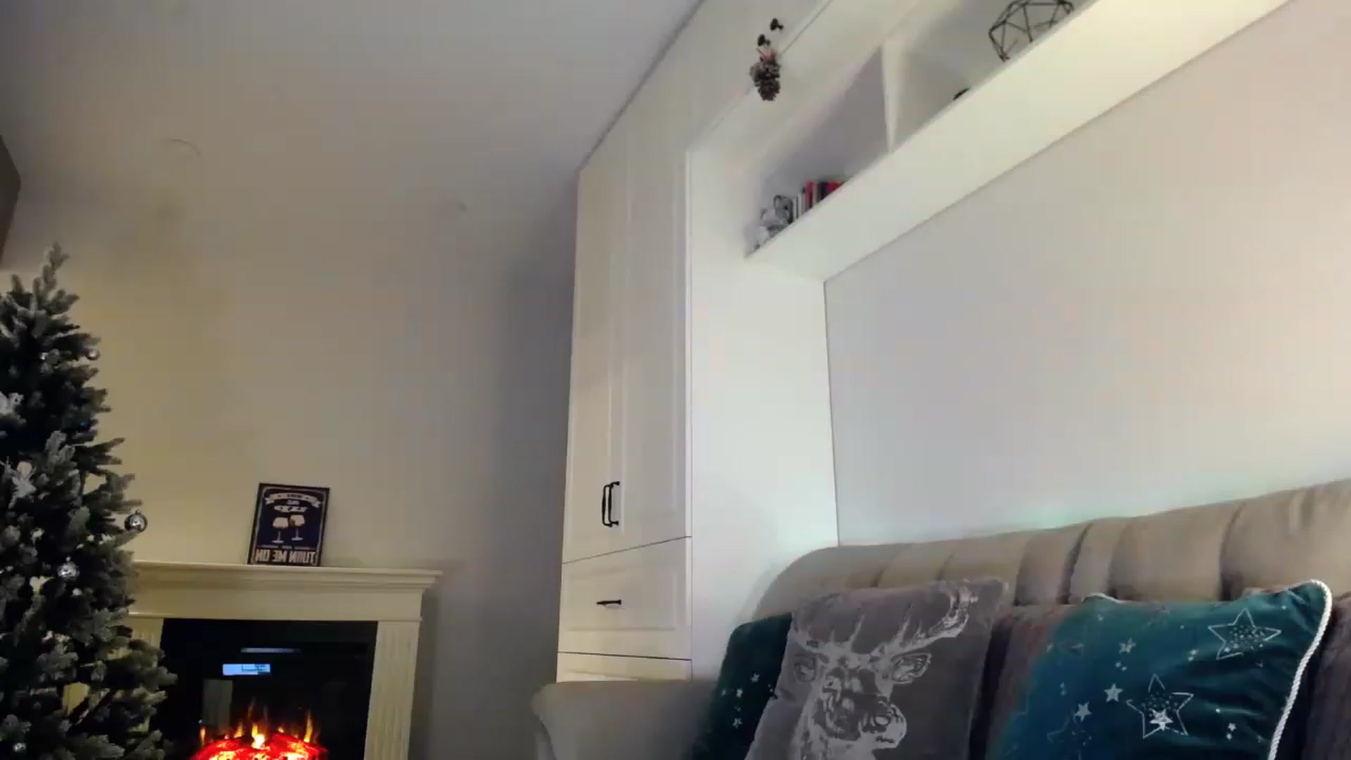 Gallery image thumbnail from Elysewine's myfreecams stream on, 12/24/2022, 06:42 image 3 of 20