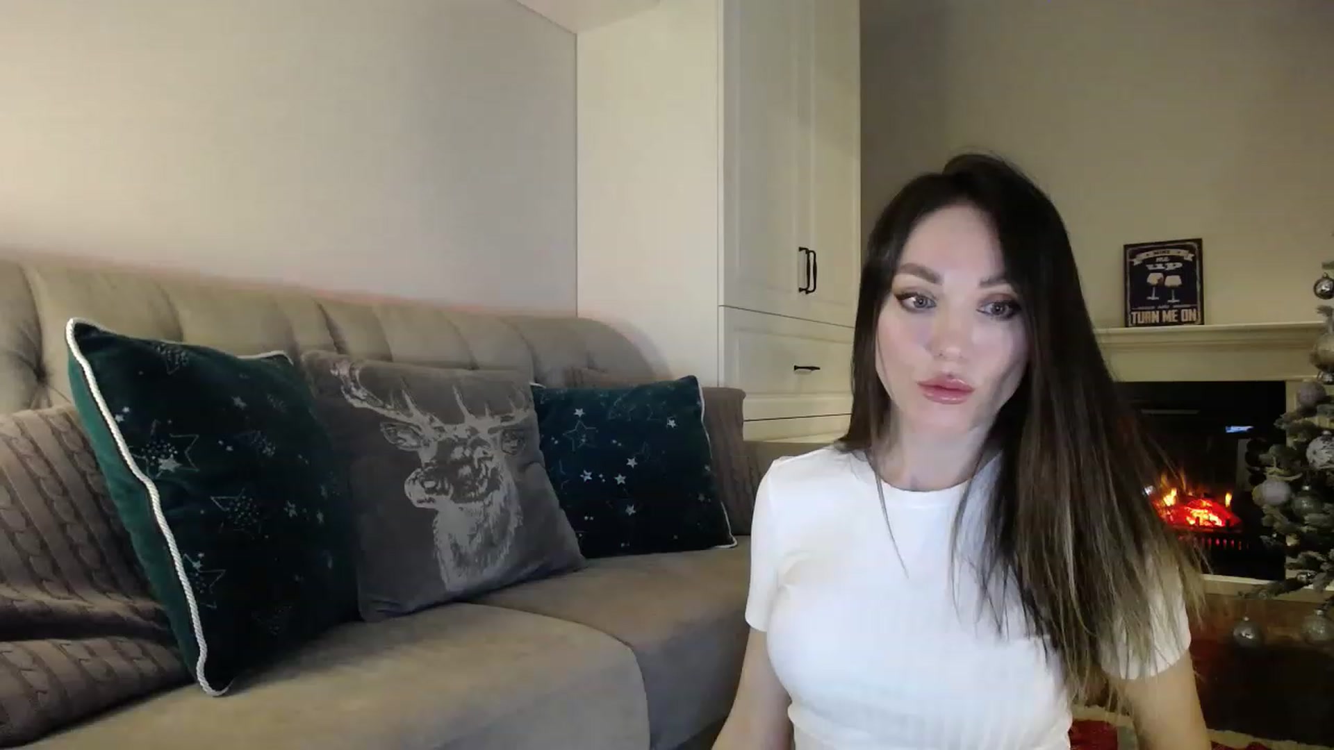 Gallery image thumbnail from Elysewine's myfreecams stream on, 12/31/2022, 04:34 image 15 of 20