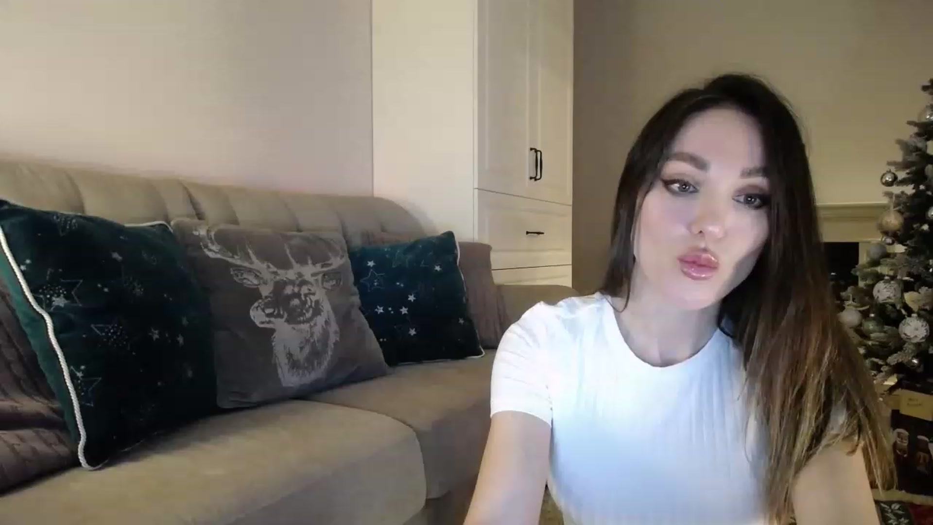 Gallery image thumbnail from Elysewine's myfreecams stream on, 12/31/2022, 04:34 image 5 of 20