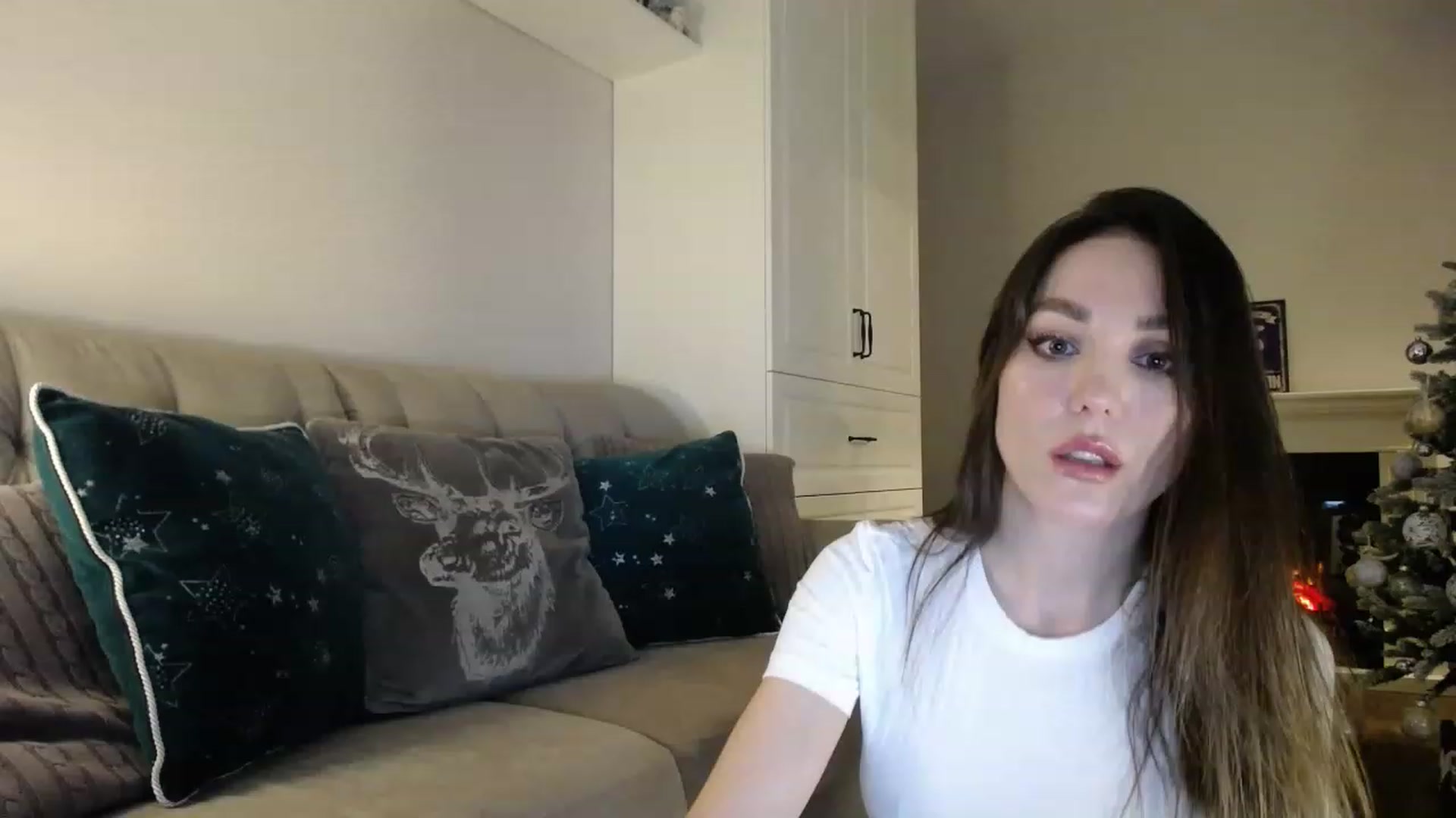 Gallery image thumbnail from Elysewine's myfreecams stream on, 12/31/2022, 04:34 image 3 of 20