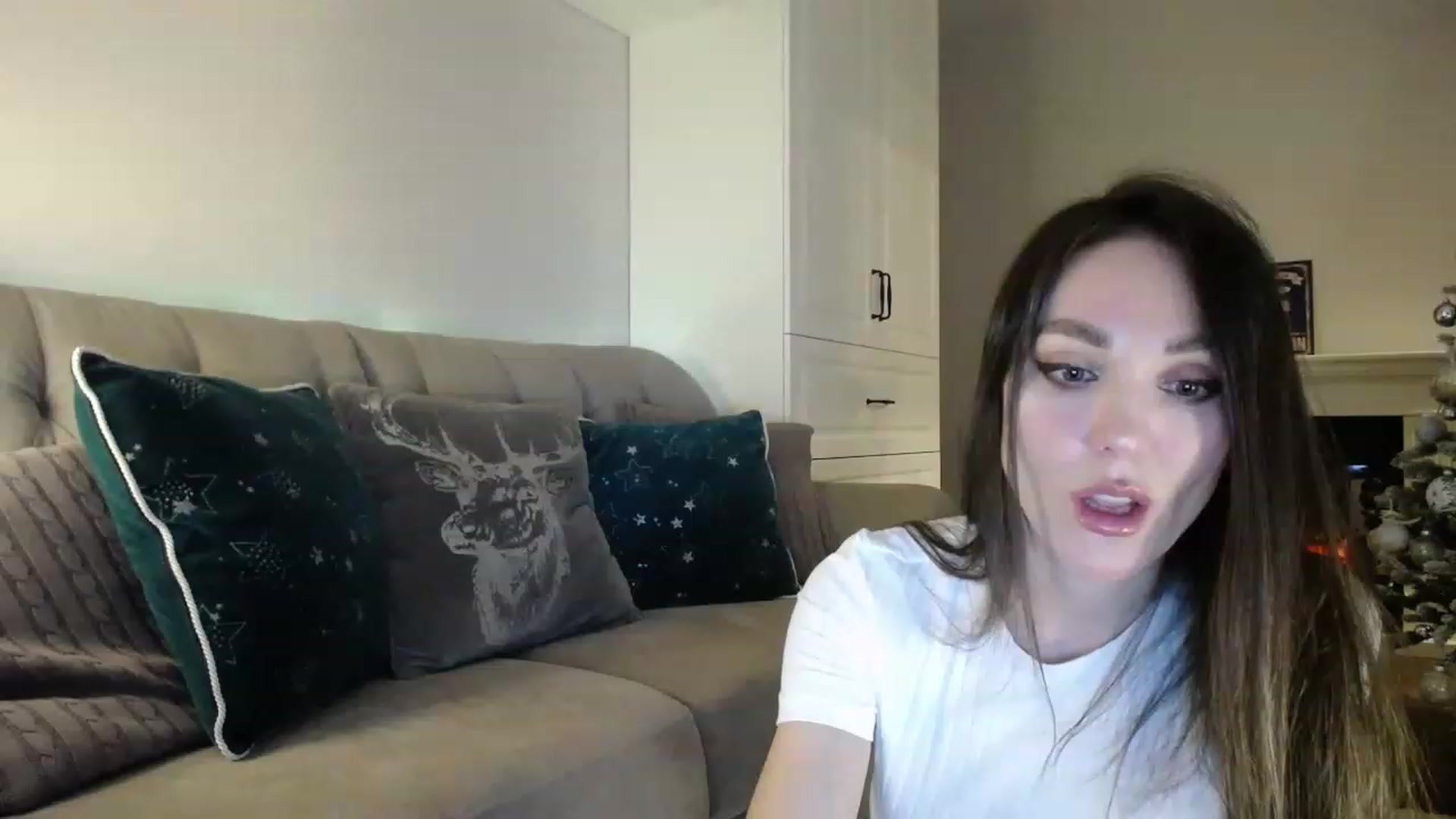 Gallery image thumbnail from Elysewine's myfreecams stream on, 12/31/2022, 04:34 image 16 of 20
