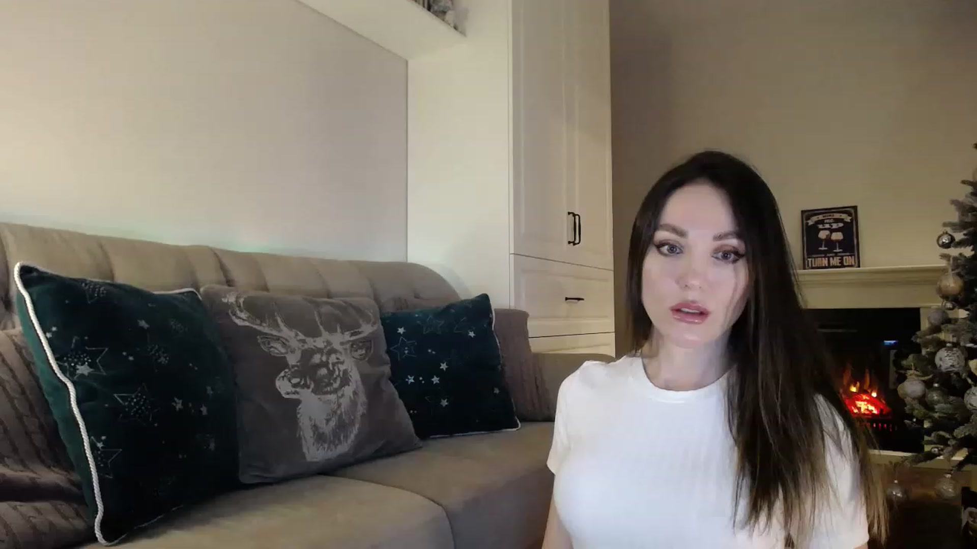 Gallery image thumbnail from Elysewine's myfreecams stream on, 12/31/2022, 04:34 image 1 of 20