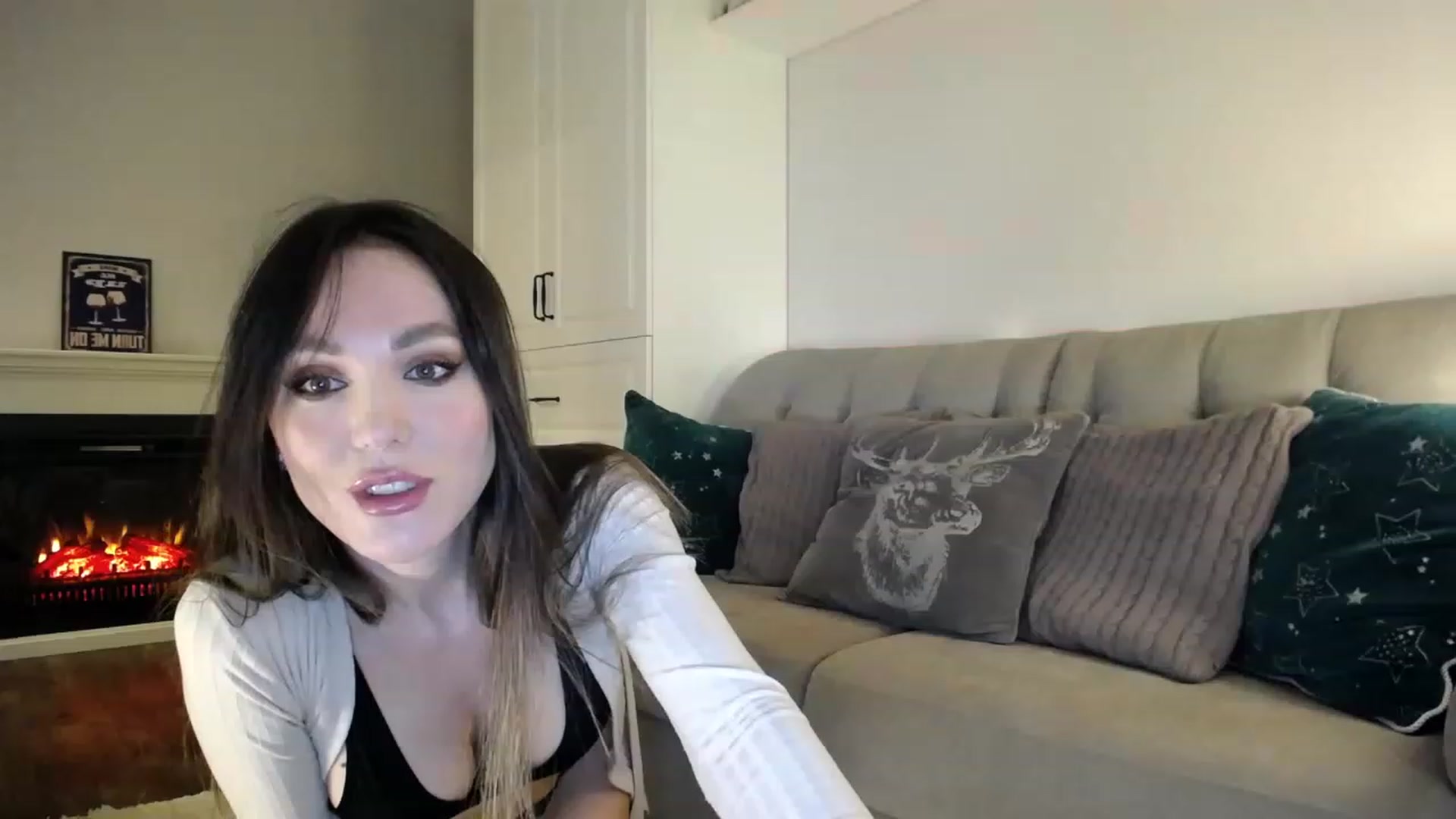 Gallery image thumbnail from Elysewine's myfreecams stream on, 01/15/2023, 04:50 image 7 of 20
