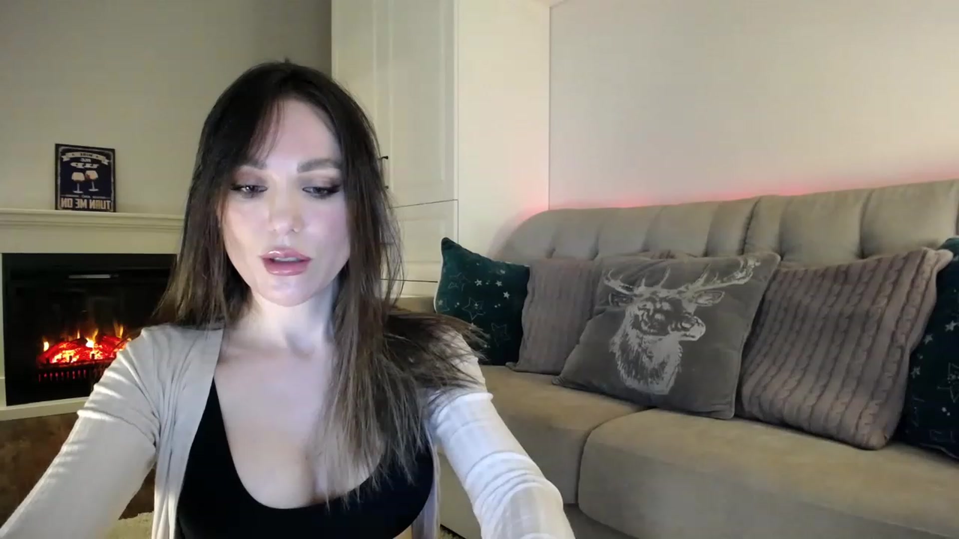 Gallery image thumbnail from Elysewine's myfreecams stream on, 01/15/2023, 04:50 image 18 of 20
