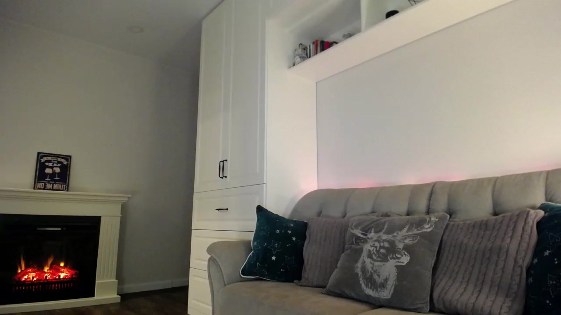 Gallery image thumbnail from Elysewine's myfreecams stream on, 01/15/2023, 04:50 image 19 of 20