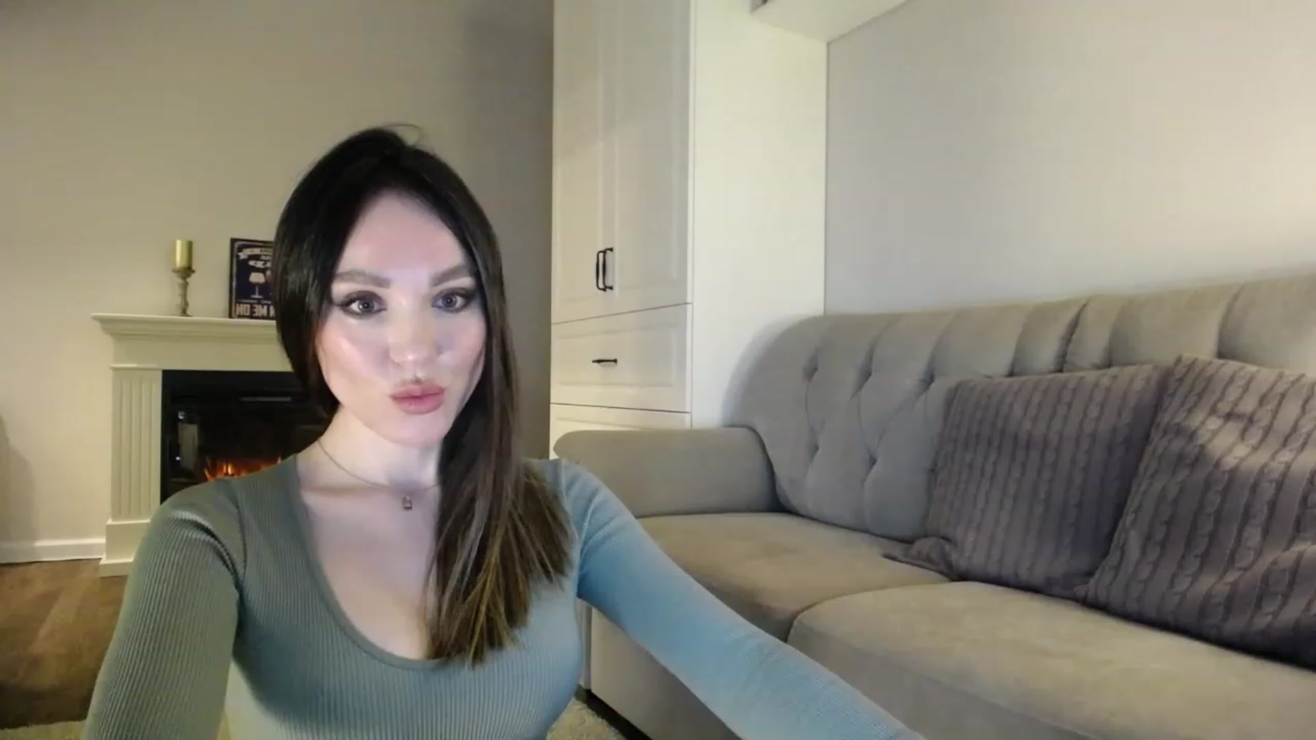 Gallery image thumbnail from Elysewine's myfreecams stream on, 01/28/2023, 04:08 image 19 of 20