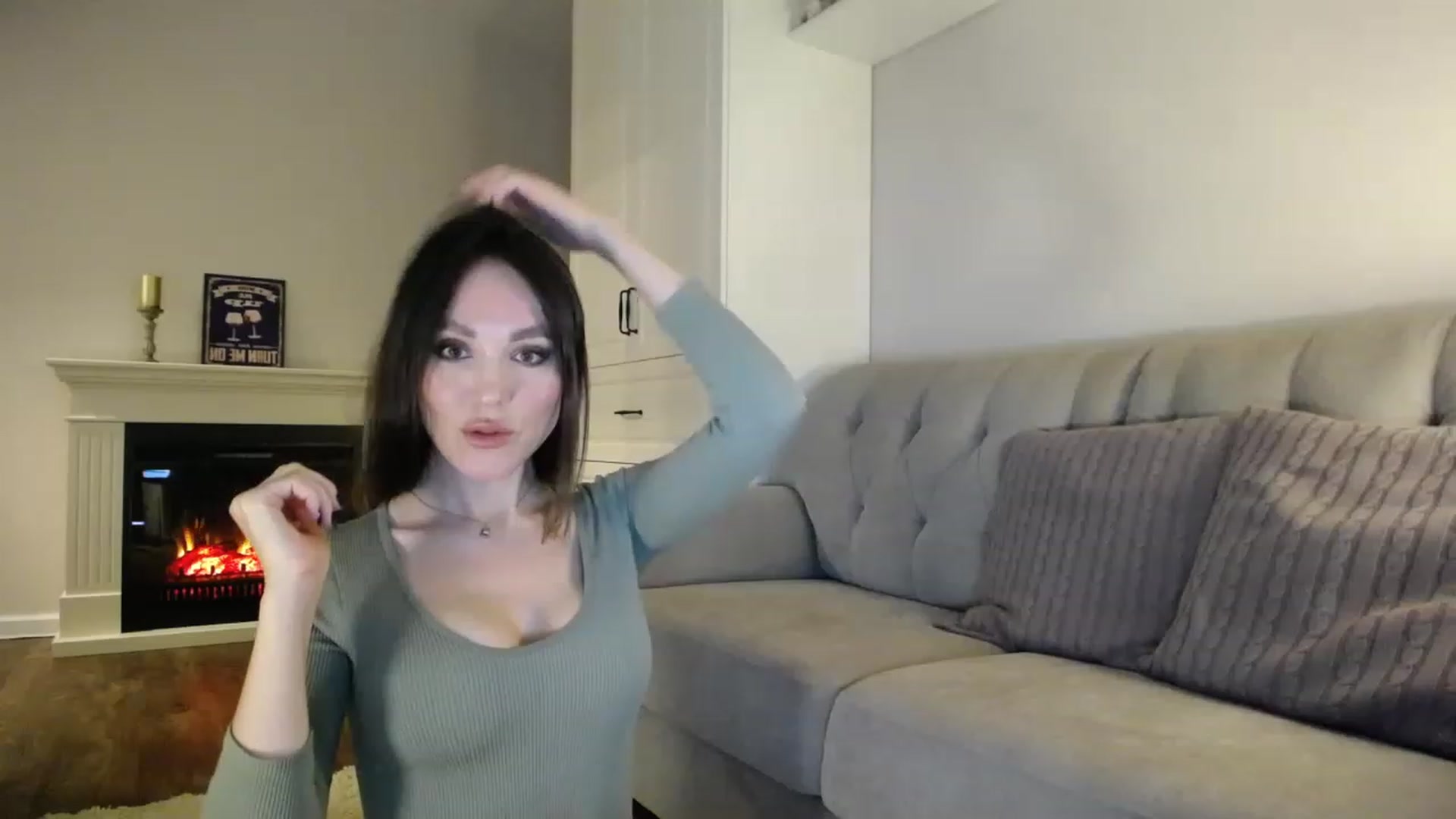 Gallery image thumbnail from Elysewine's myfreecams stream on, 01/28/2023, 04:08 image 5 of 20