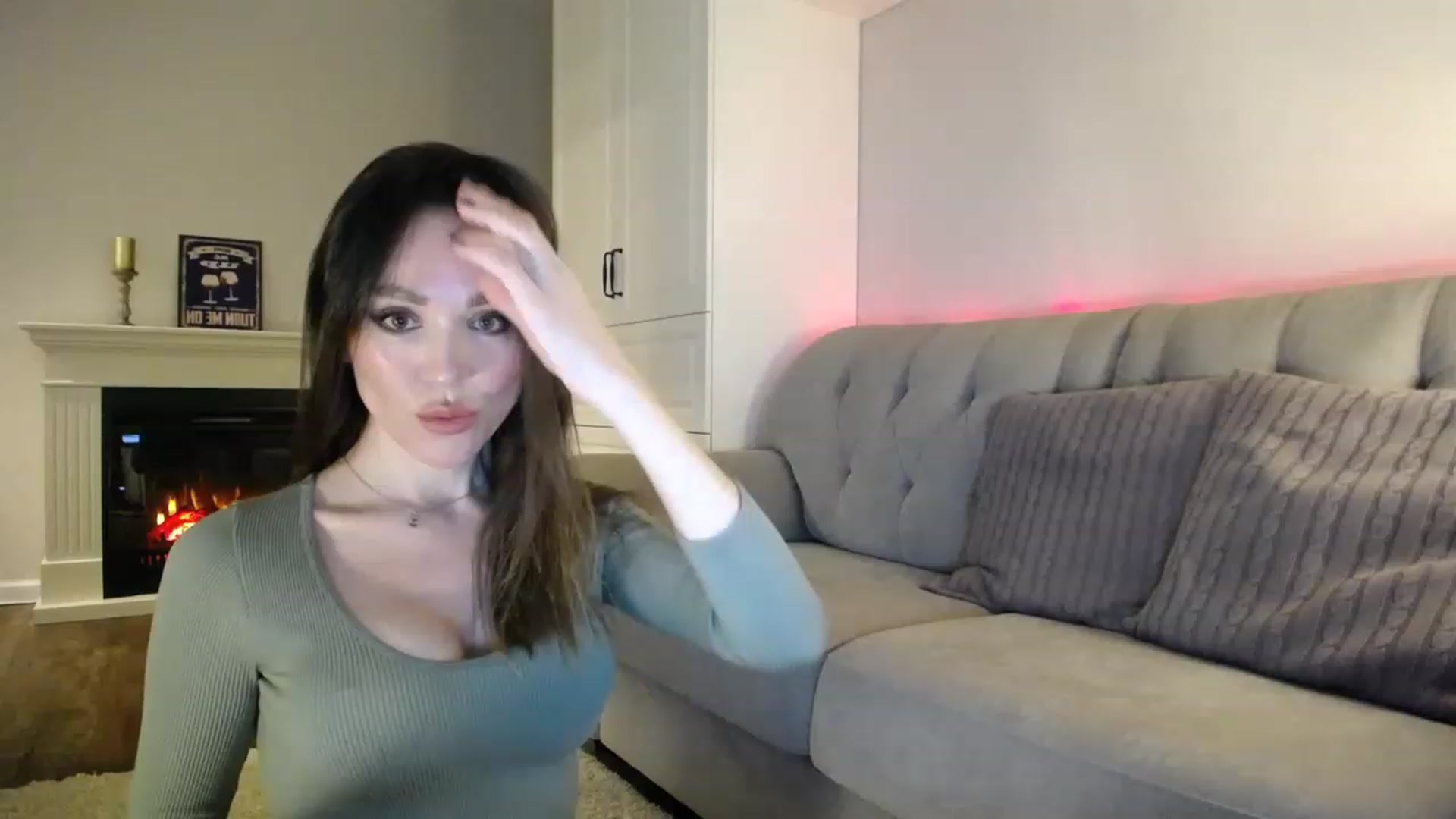 Gallery image thumbnail from Elysewine's myfreecams stream on, 01/28/2023, 04:08 image 15 of 20