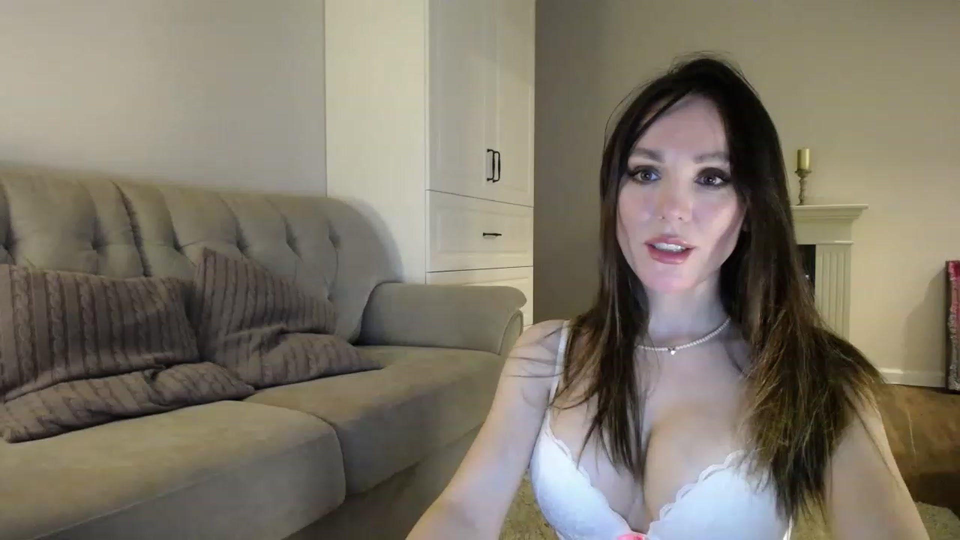 Gallery image thumbnail from Elysewine's myfreecams stream on, 02/04/2023, 07:02 image 17 of 20
