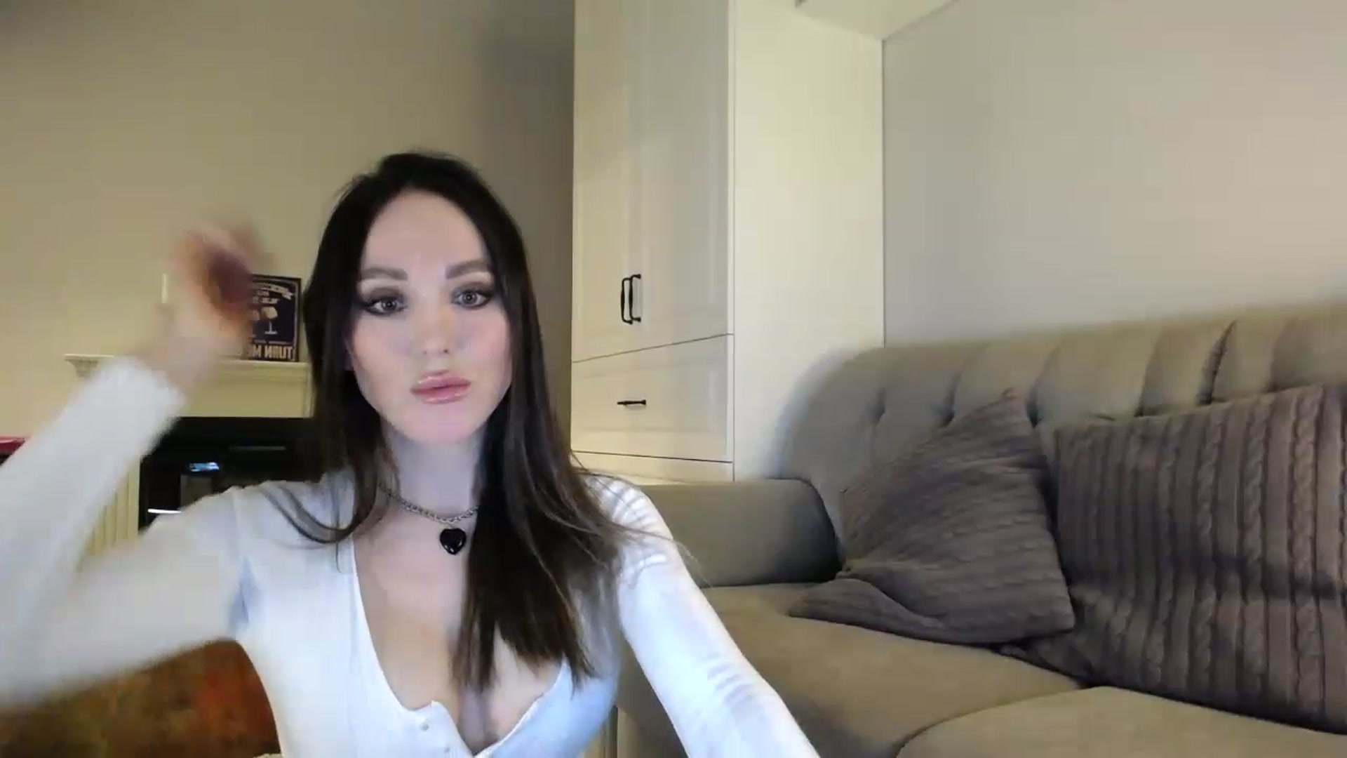 Gallery image thumbnail from Elysewine's myfreecams stream on, 02/12/2023, 05:18 image 11 of 20